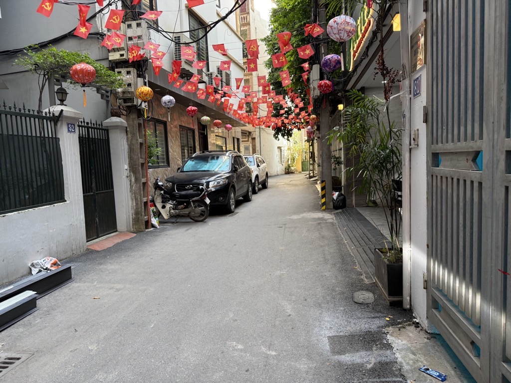 Bán nhà Trung Kính - diện tích 104.5m2 5 tầng - ô tô tránh - giá 33,9 tỷ