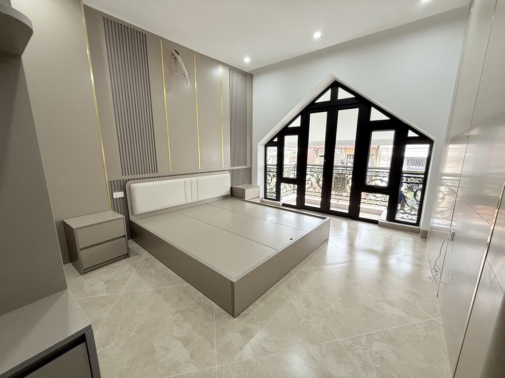 Bán nhà Kim Đồng - diện tích 69.2m2 6 tầng - Ô TÔ ĐỖ TRÁNH - giá 26,8 tỷ