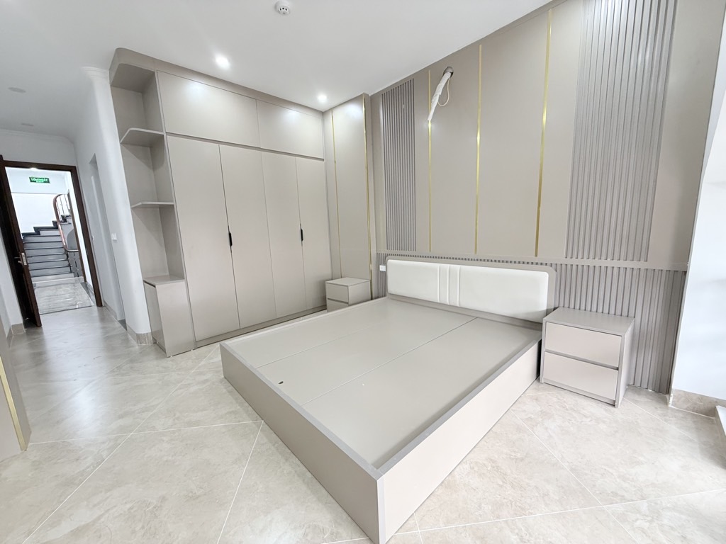 Bán nhà Kim Đồng - diện tích 69.2m2 6 tầng - Ô TÔ ĐỖ TRÁNH - giá 26,8 tỷ