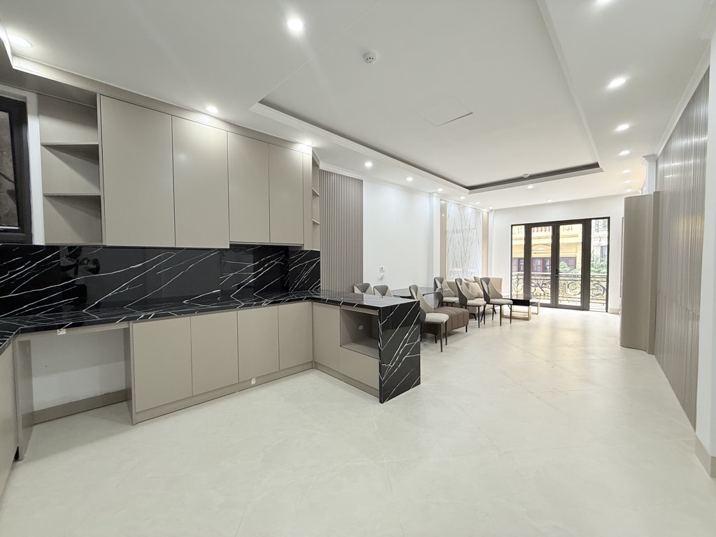 Bán nhà Kim Đồng - diện tích 69.2m2 6 tầng - Ô TÔ ĐỖ TRÁNH - giá 26,8 tỷ