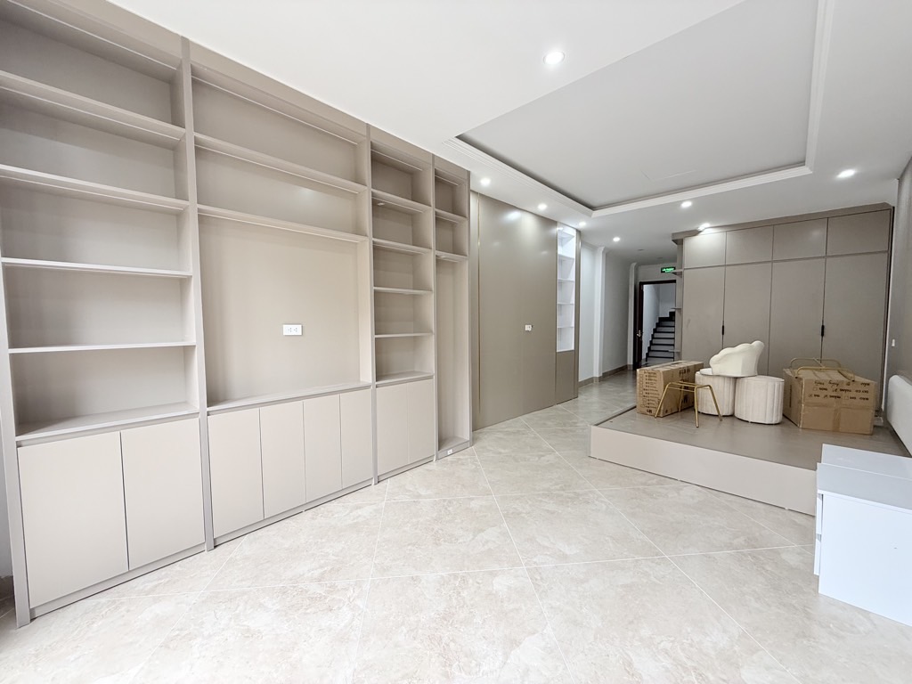 Bán nhà Kim Đồng - diện tích 69.2m2 6 tầng - Ô TÔ ĐỖ TRÁNH - giá 26,8 tỷ