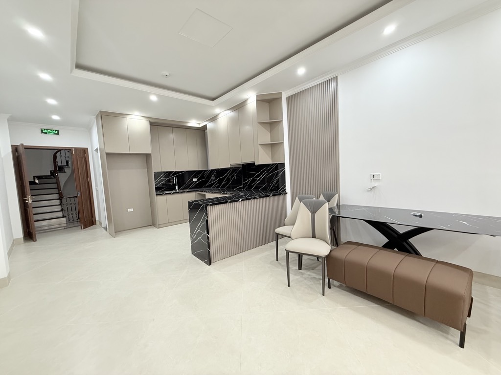 Bán nhà Kim Đồng - diện tích 69.2m2 6 tầng - Ô TÔ ĐỖ TRÁNH - giá 26,8 tỷ