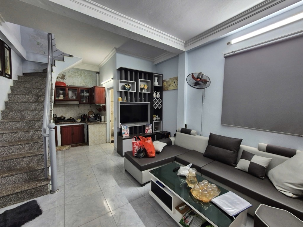 Bán nhà Định Công Thượng - diện tích 30m2 3 tầng - ô tô đỗ cửa - giá 3 tỷ