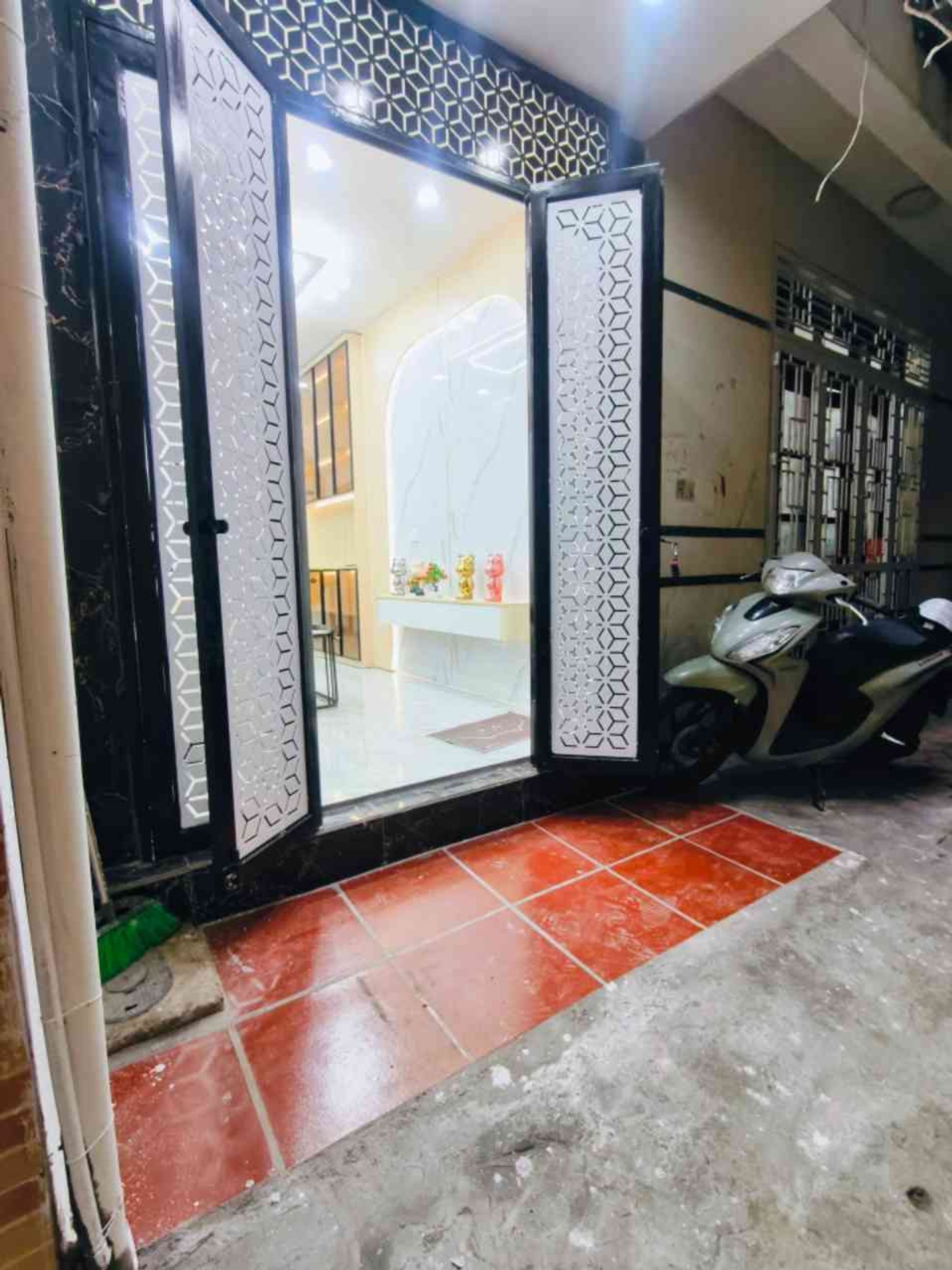 Bán nhà Bạch Mai - diện tích 16m2 5 tầng - Nhà đẹp, gần phố thoáng sáng - giá 4,4 tỷ