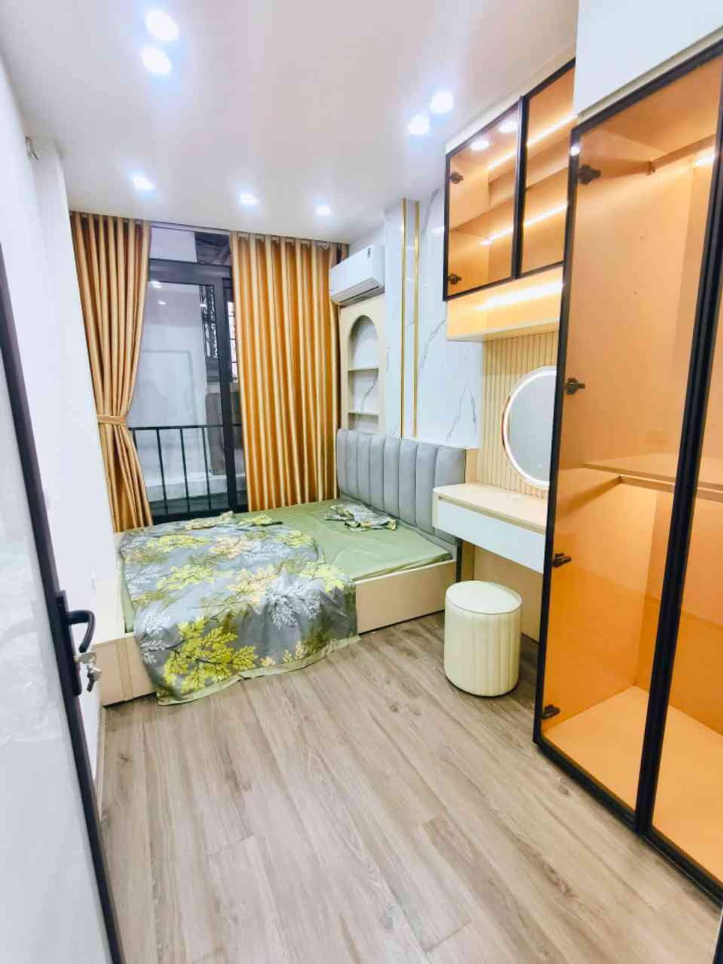 Bán nhà Bạch Mai - diện tích 16m2 5 tầng - Nhà đẹp, gần phố thoáng sáng - giá 4,4 tỷ