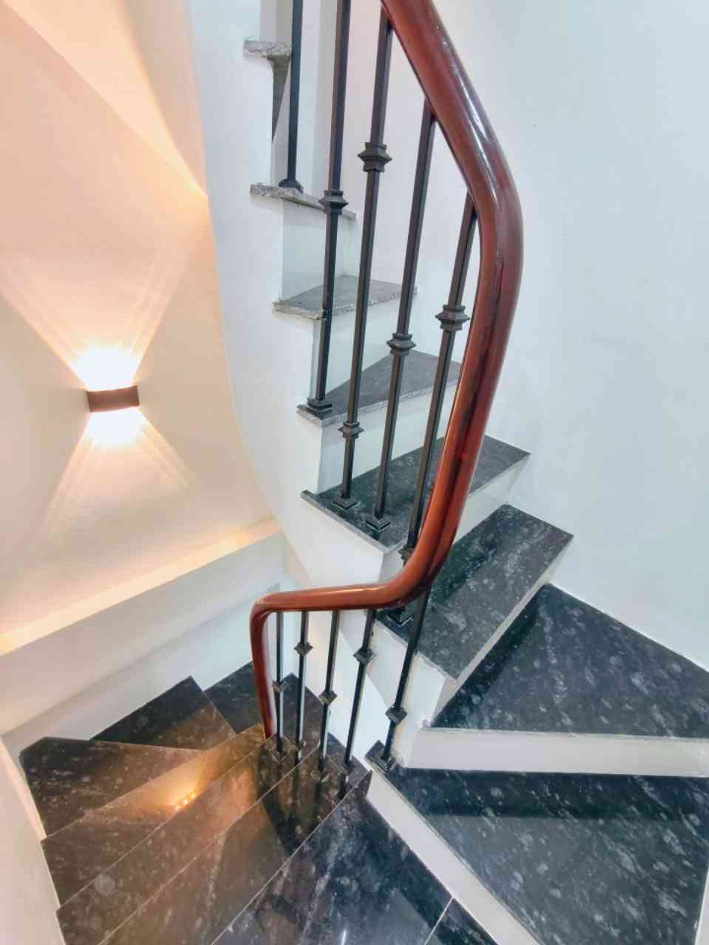 Bán nhà Bạch Mai - diện tích 16m2 5 tầng - Nhà đẹp, gần phố thoáng sáng - giá 4,4 tỷ