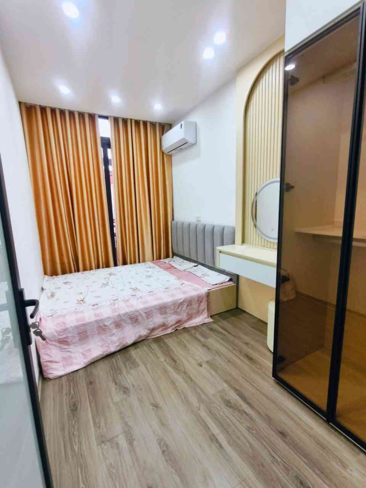 Bán nhà Bạch Mai - diện tích 16m2 5 tầng - Nhà đẹp, gần phố thoáng sáng - giá 4,4 tỷ