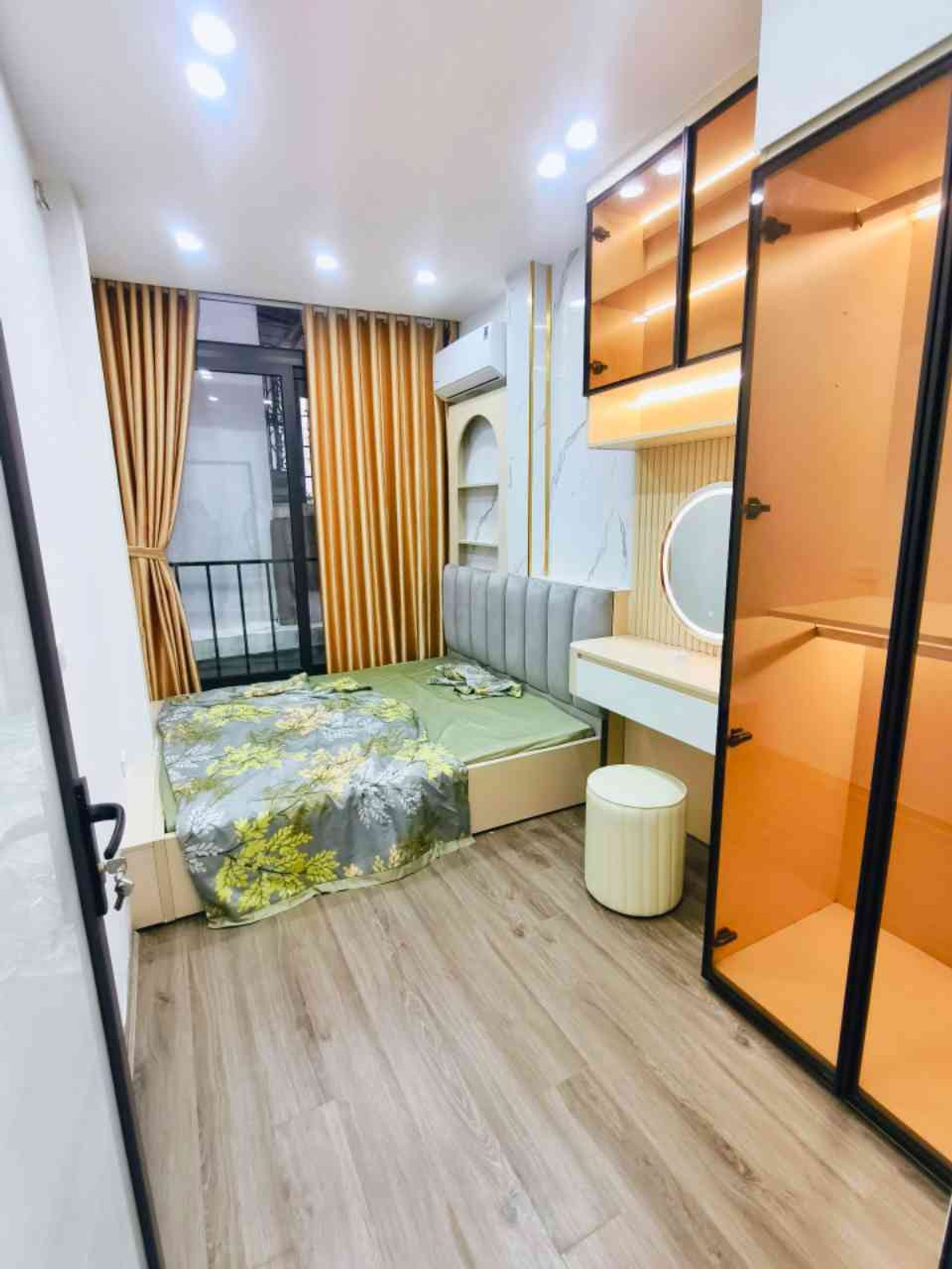 Bán nhà Bạch Mai - diện tích 16m2 5 tầng - Nhà đẹp, gần phố thoáng sáng - giá 4,4 tỷ