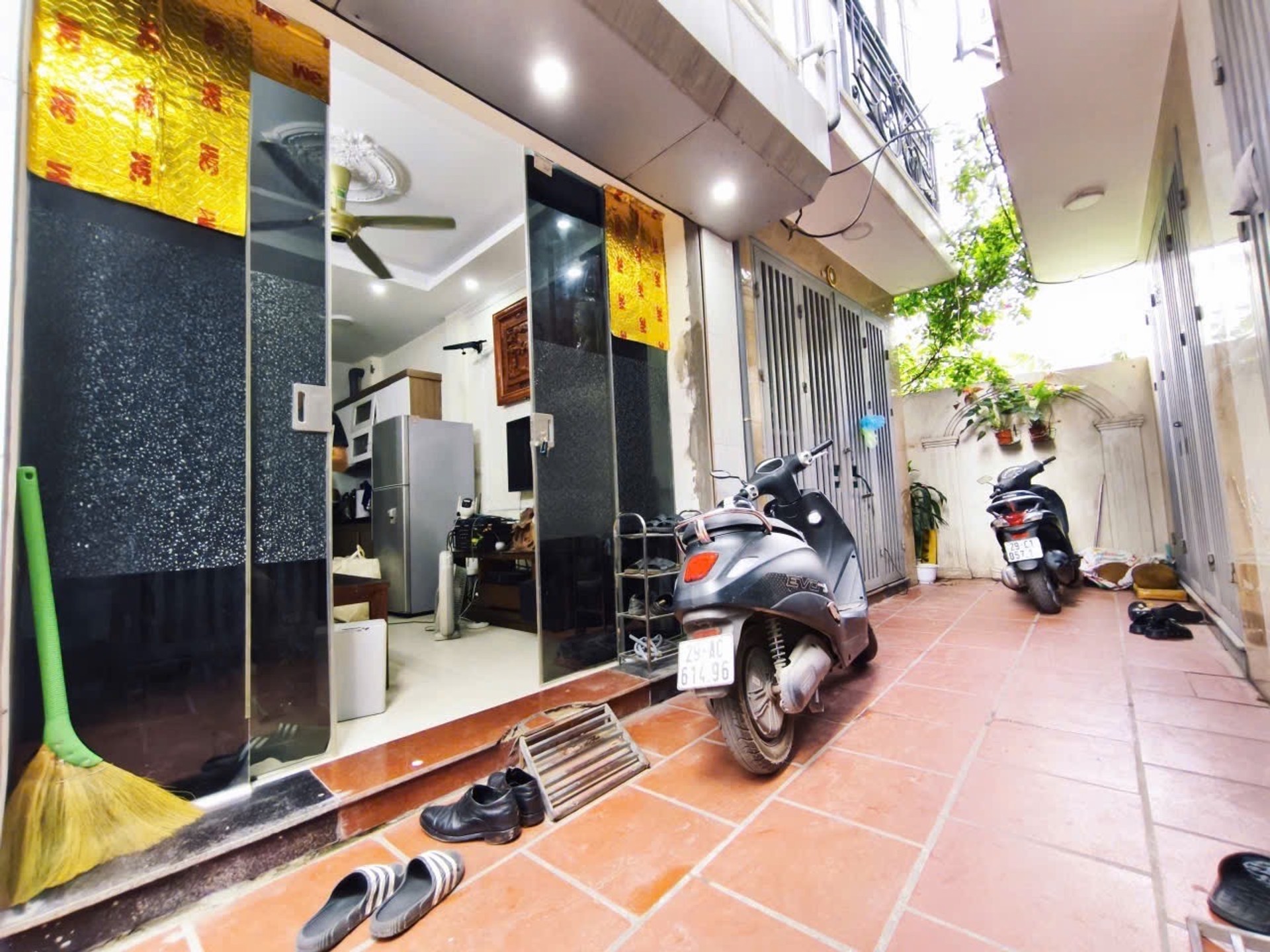 Bán nhà Thanh Lân - diện tích 66m2 5 tầng - gần ô tô - giá 3,3 tỷ