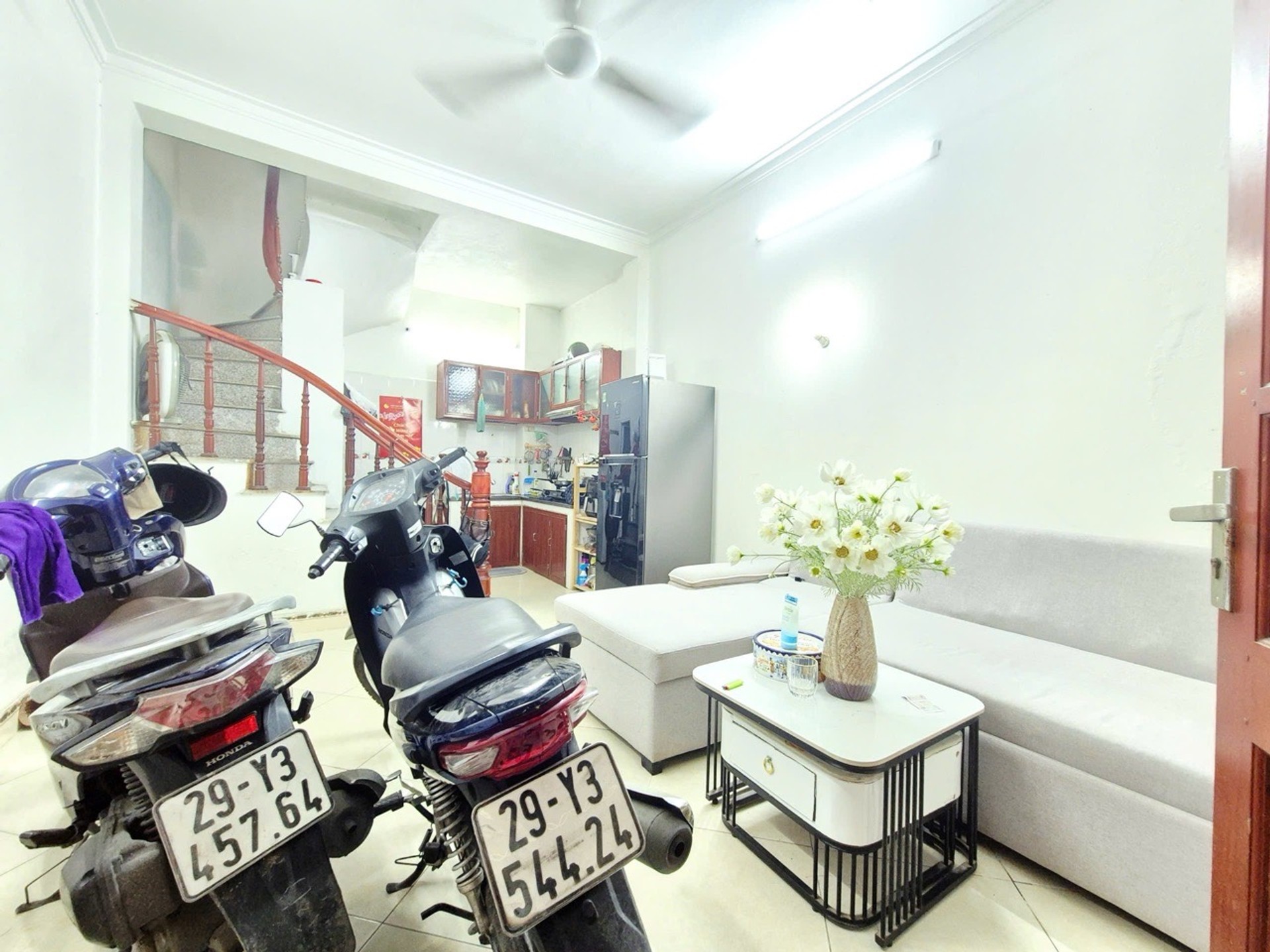 Bán nhà Định Công Thượng - diện tích 27m2 2 tầng - Nhà mới đẹp ở ngay - giá 1,85 tỷ
