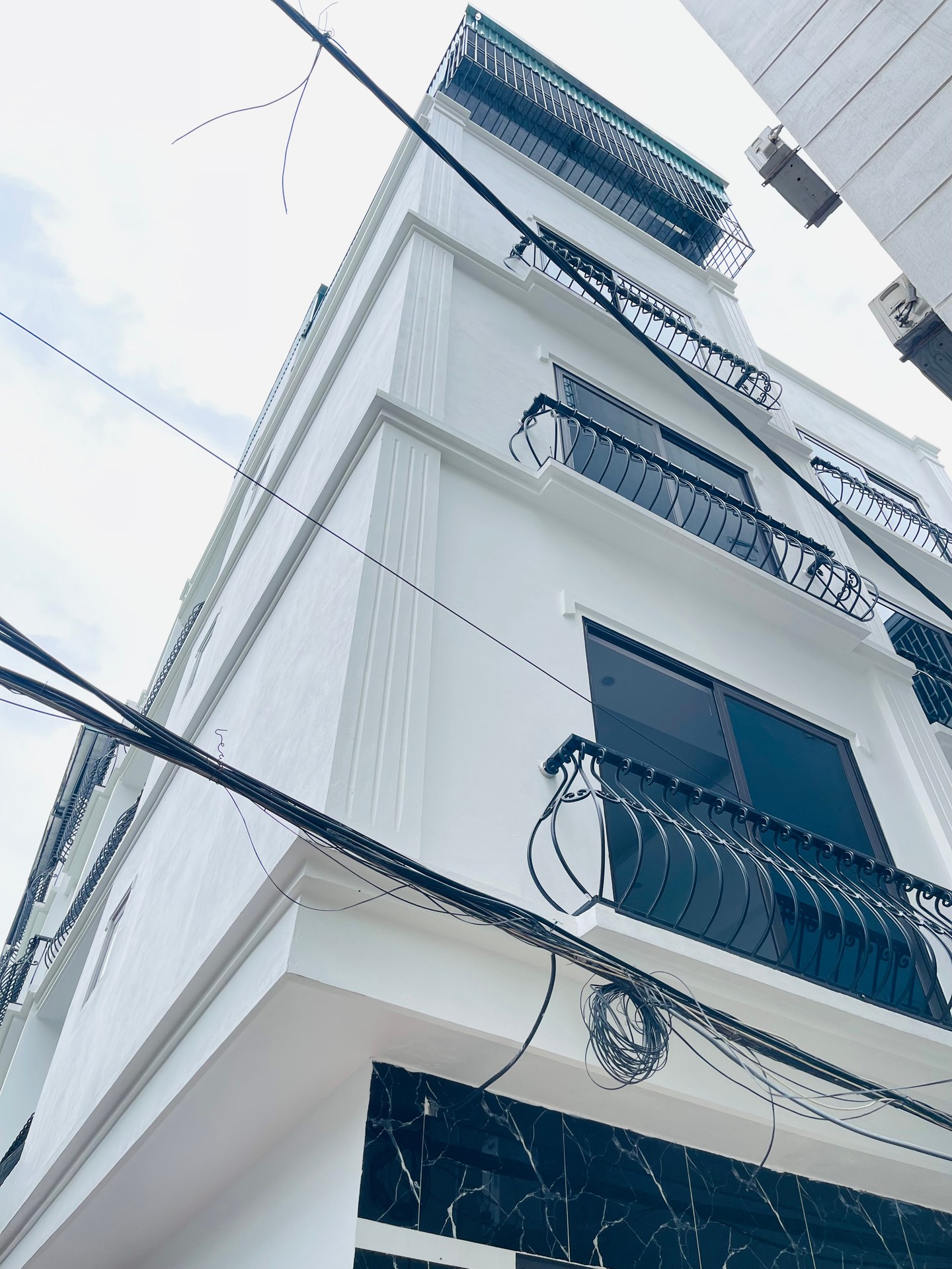 Bán nhà Hoàng Mai - diện tích 35m2 5 tầng - Lô góc, ô tô đỗ cửa - giá 7,9 tỷ