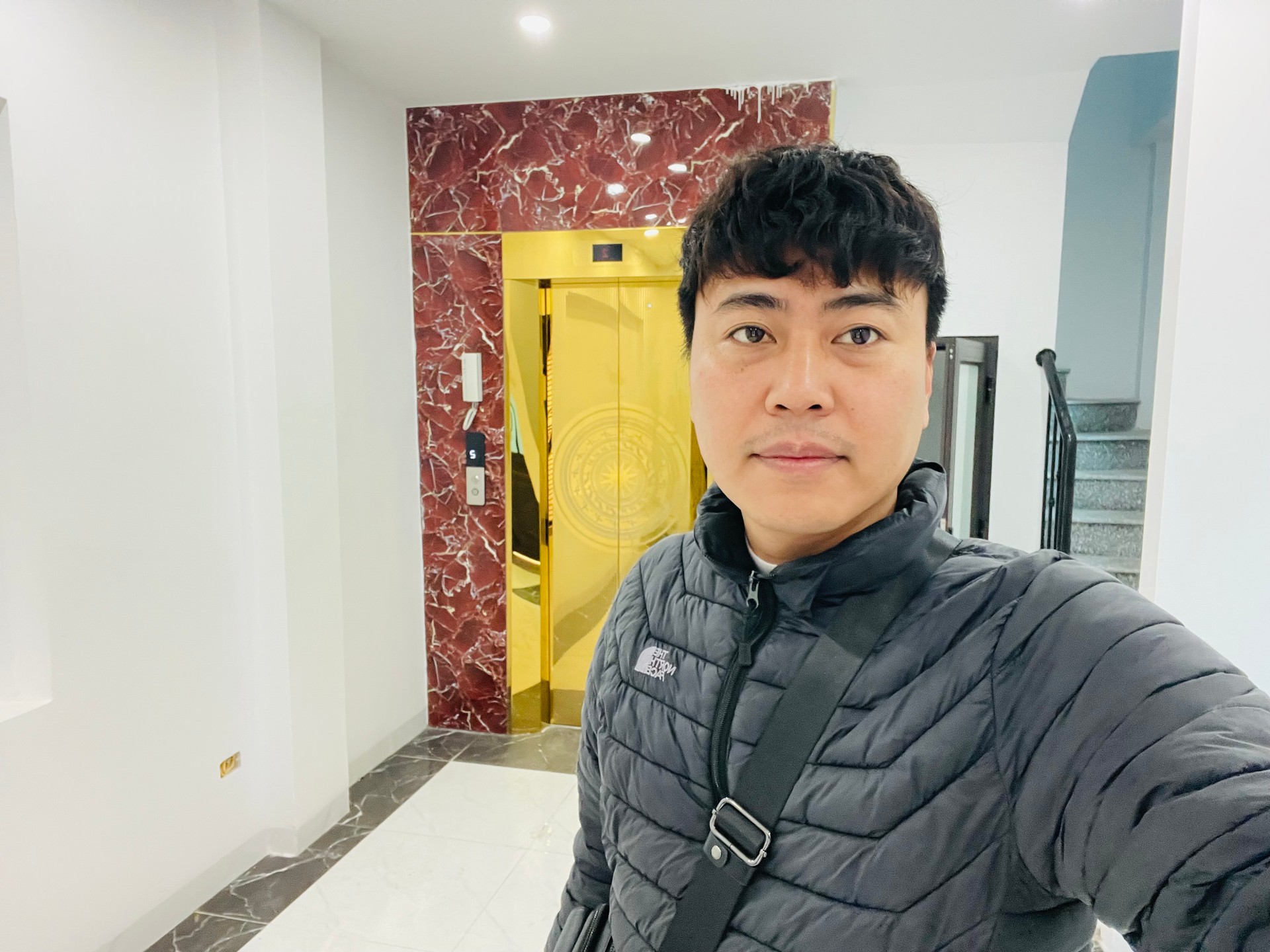 Bán nhà Hoàng Mai - diện tích 35m2 5 tầng - Lô góc, ô tô đỗ cửa - giá 7,9 tỷ