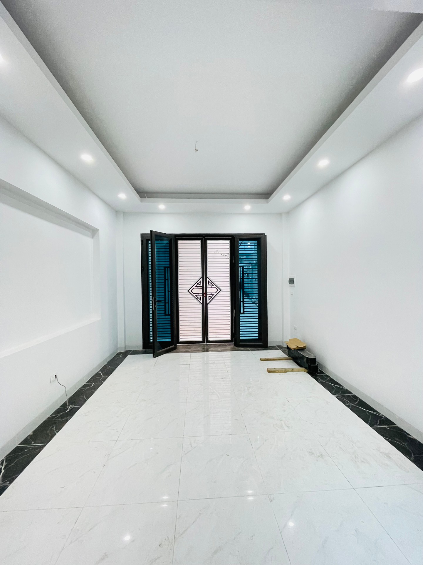 Bán nhà Hoàng Mai - diện tích 35m2 5 tầng - Lô góc, ô tô đỗ cửa - giá 7,9 tỷ