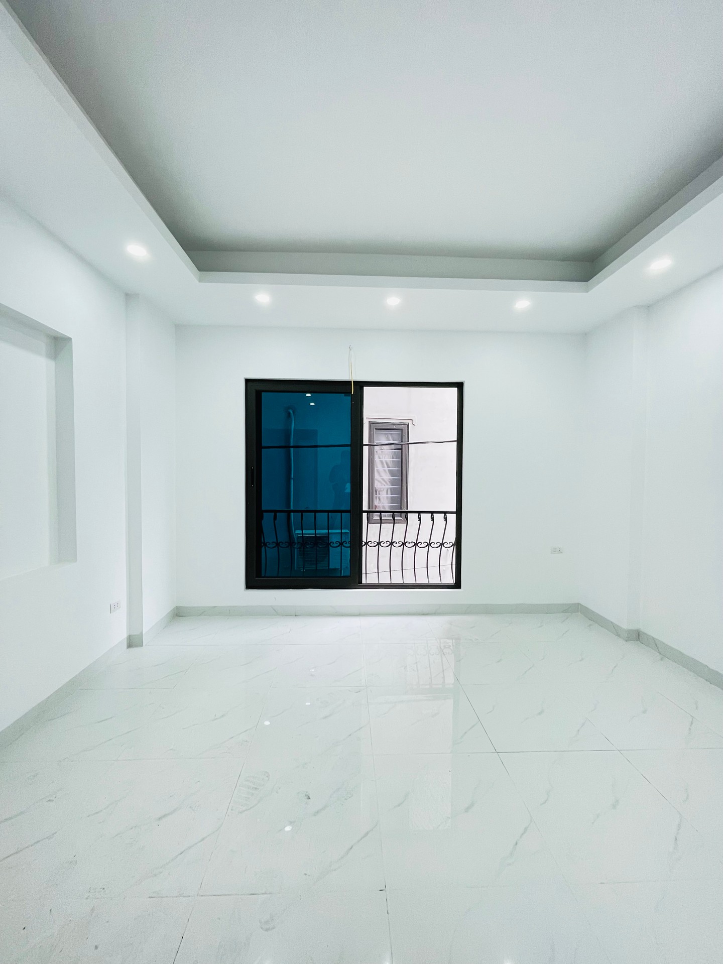 Bán nhà Hoàng Mai - diện tích 35m2 5 tầng - Lô góc, ô tô đỗ cửa - giá 7,9 tỷ