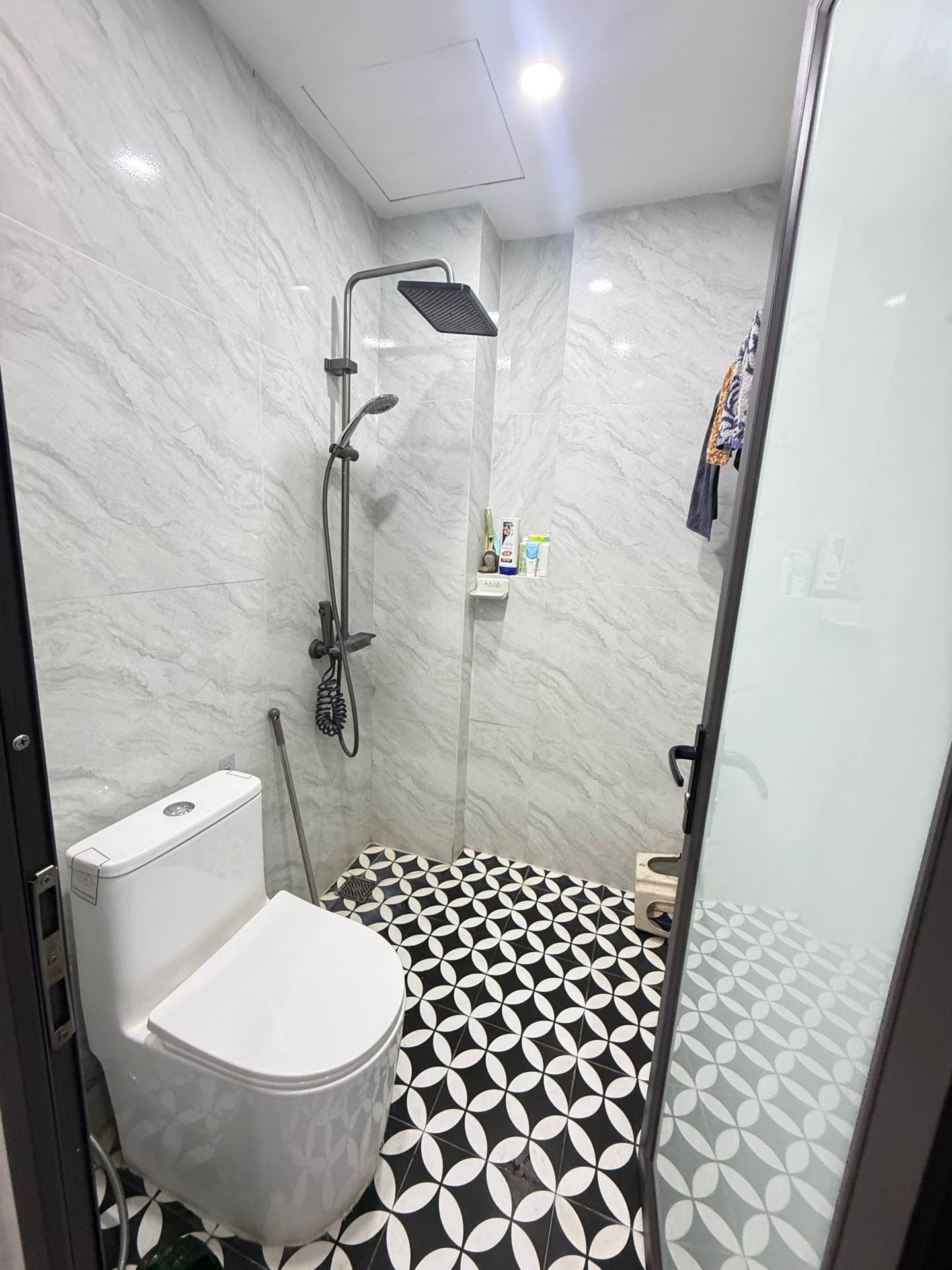 Bán nhà Tâm Hồng Mai - diện tích 22m2 5 tầng - Ngõ thông ba bước ra phố - giá 4,3 tỷ