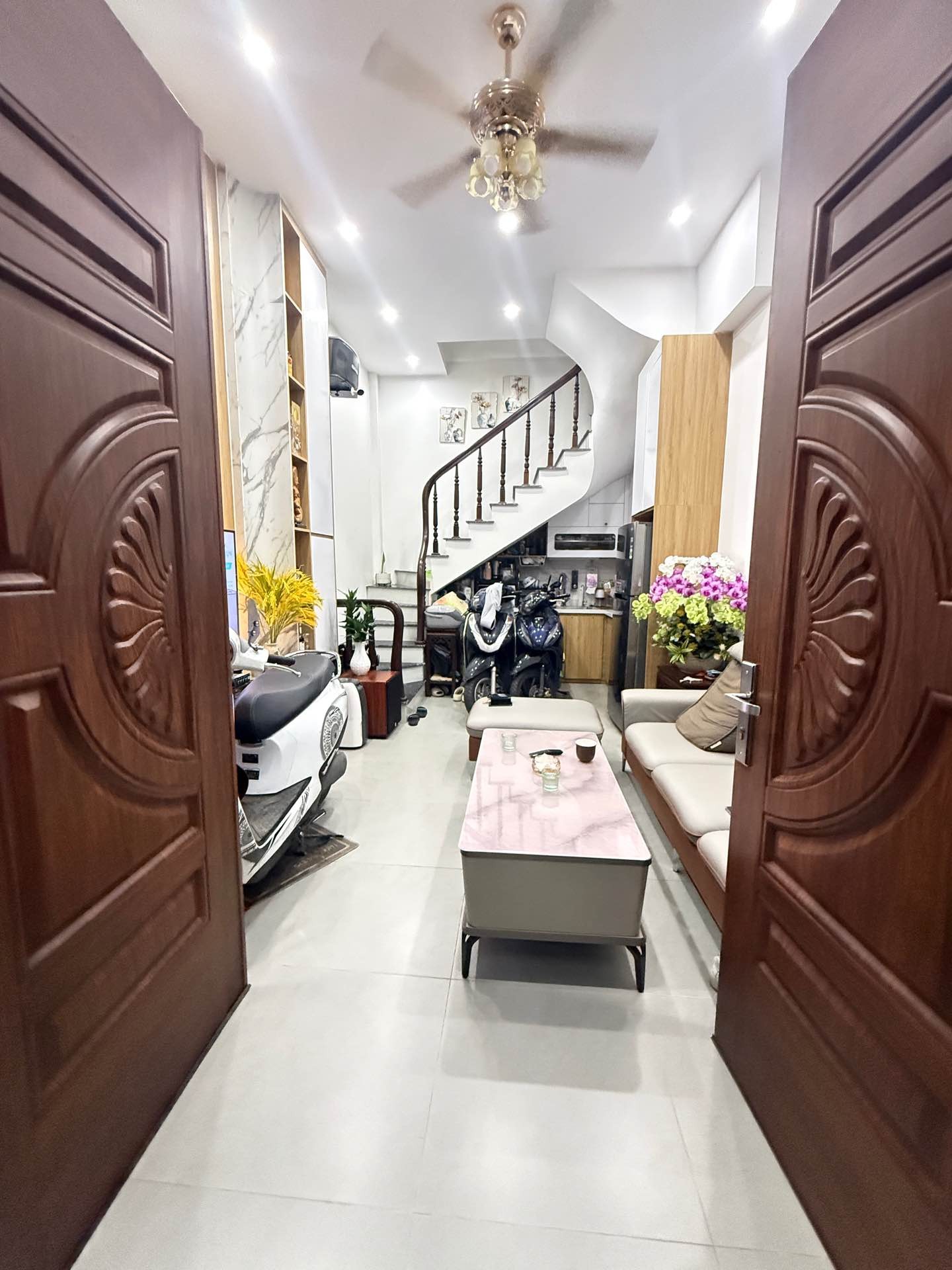 Bán nhà Tâm Hồng Mai - diện tích 22m2 5 tầng - Ngõ thông ba bước ra phố - giá 4,3 tỷ