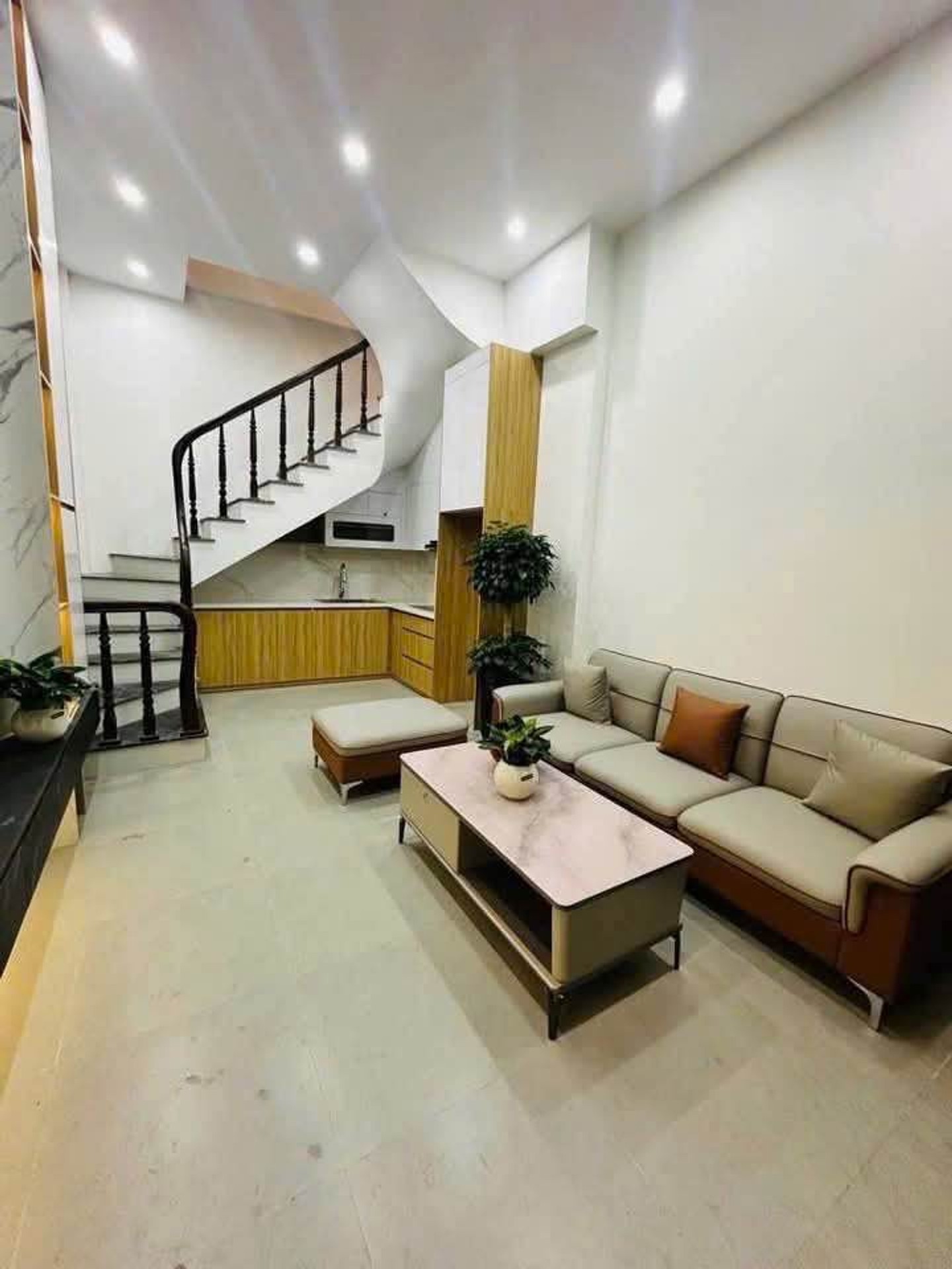 Bán nhà Tâm Hồng Mai - diện tích 22m2 5 tầng - Ngõ thông ba bước ra phố - giá 4,3 tỷ