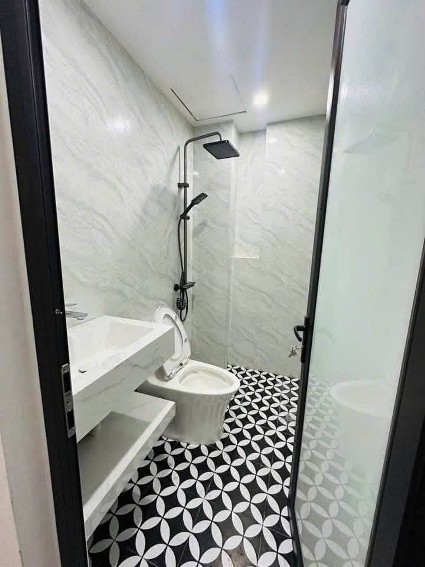 Bán nhà Tâm Hồng Mai - diện tích 22m2 5 tầng - Ngõ thông ba bước ra phố - giá 4,3 tỷ