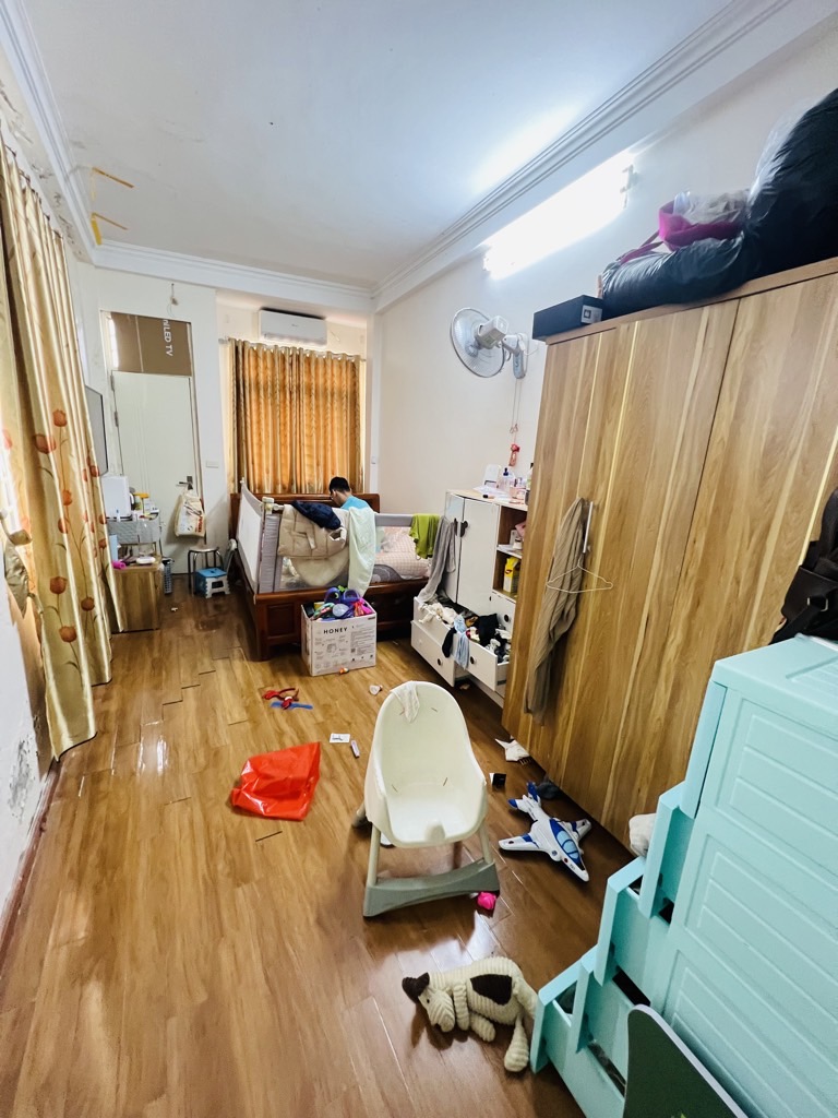 Bán nhà Trương Định - diện tích 51m2 5 tầng - lô góc, gần chợ - giá 14,75 tỷ
