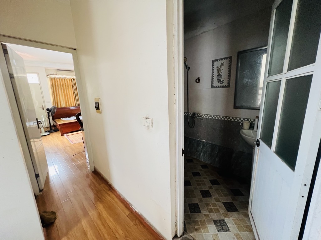 Bán nhà Trương Định - diện tích 51m2 5 tầng - lô góc, gần chợ - giá 14,75 tỷ