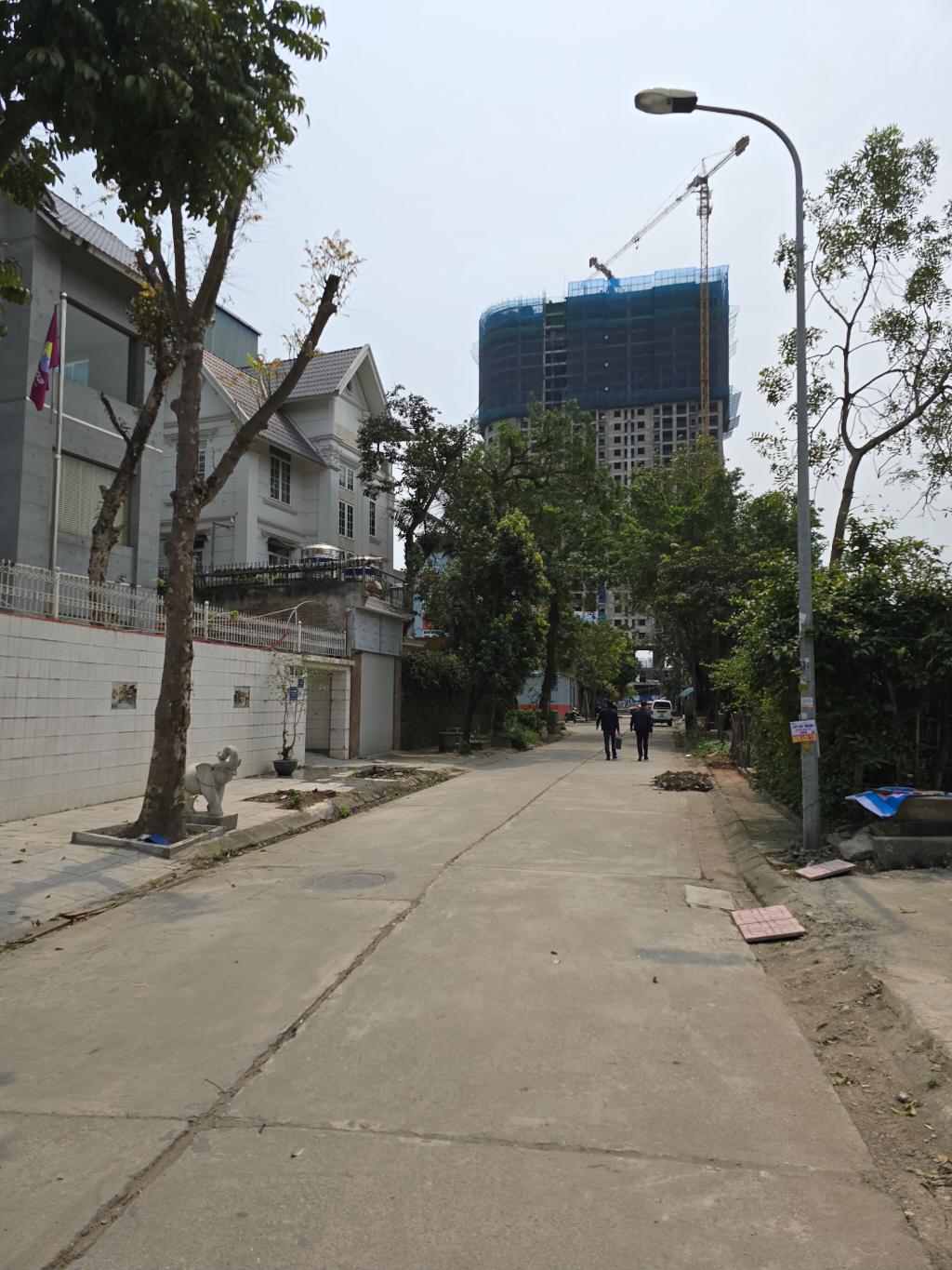 Bán nhà Pháp Vân - diện tích 631m2 4 tầng - Ô tô 45 chỗ đỗ cửa - giá 150 tỷ