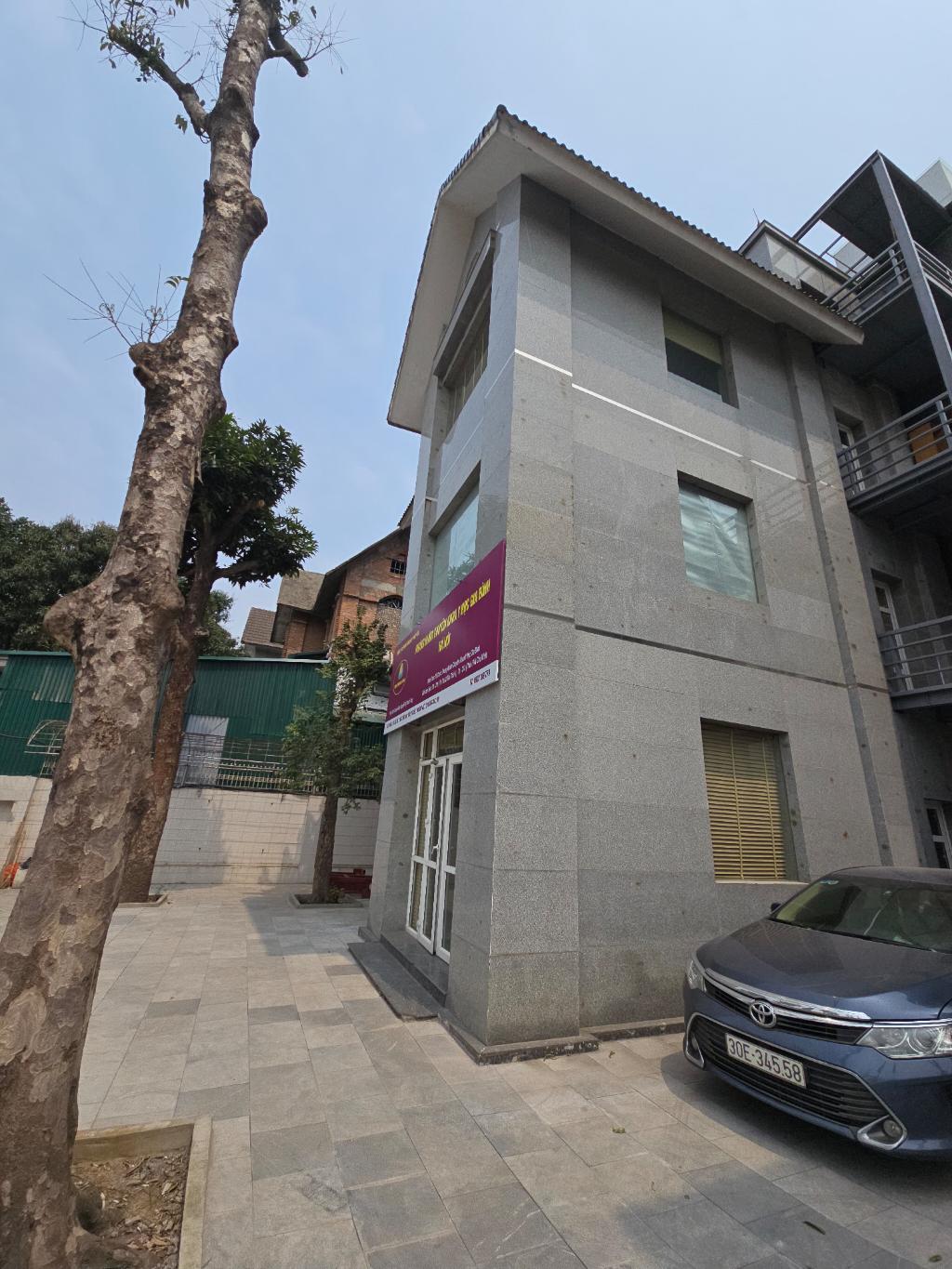 Bán nhà Pháp Vân - diện tích 631m2 4 tầng - Ô tô 45 chỗ đỗ cửa - giá 150 tỷ