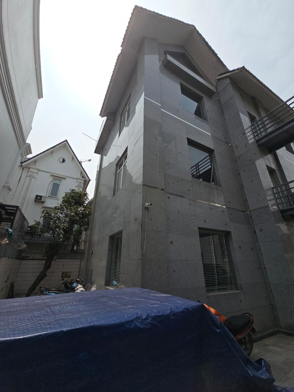 Bán nhà Pháp Vân - diện tích 631m2 4 tầng - Ô tô 45 chỗ đỗ cửa - giá 150 tỷ