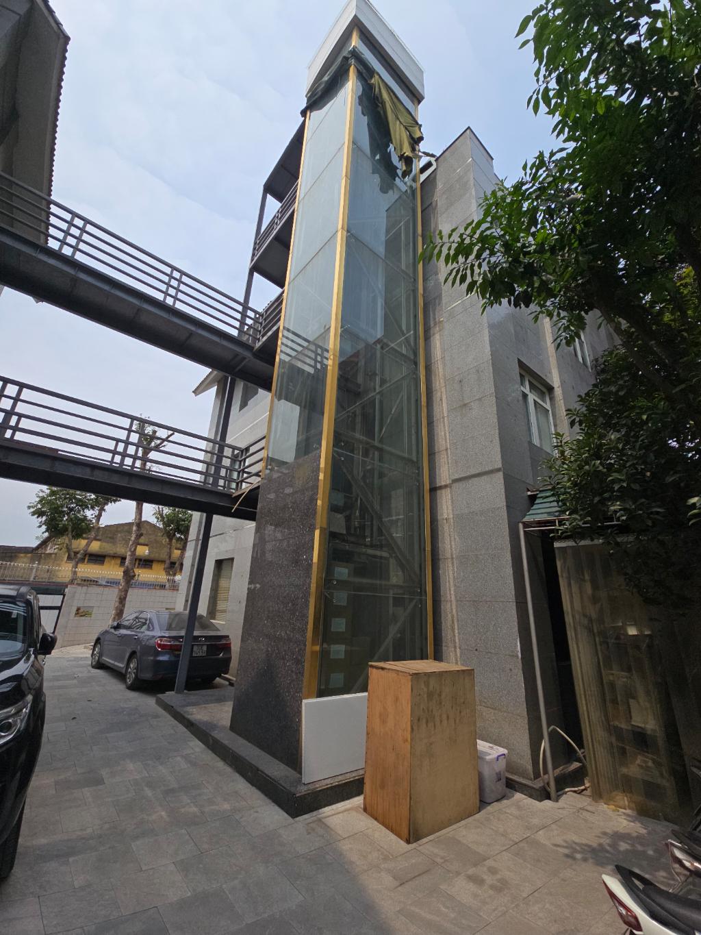 Bán nhà Pháp Vân - diện tích 631m2 4 tầng - Ô tô 45 chỗ đỗ cửa - giá 150 tỷ