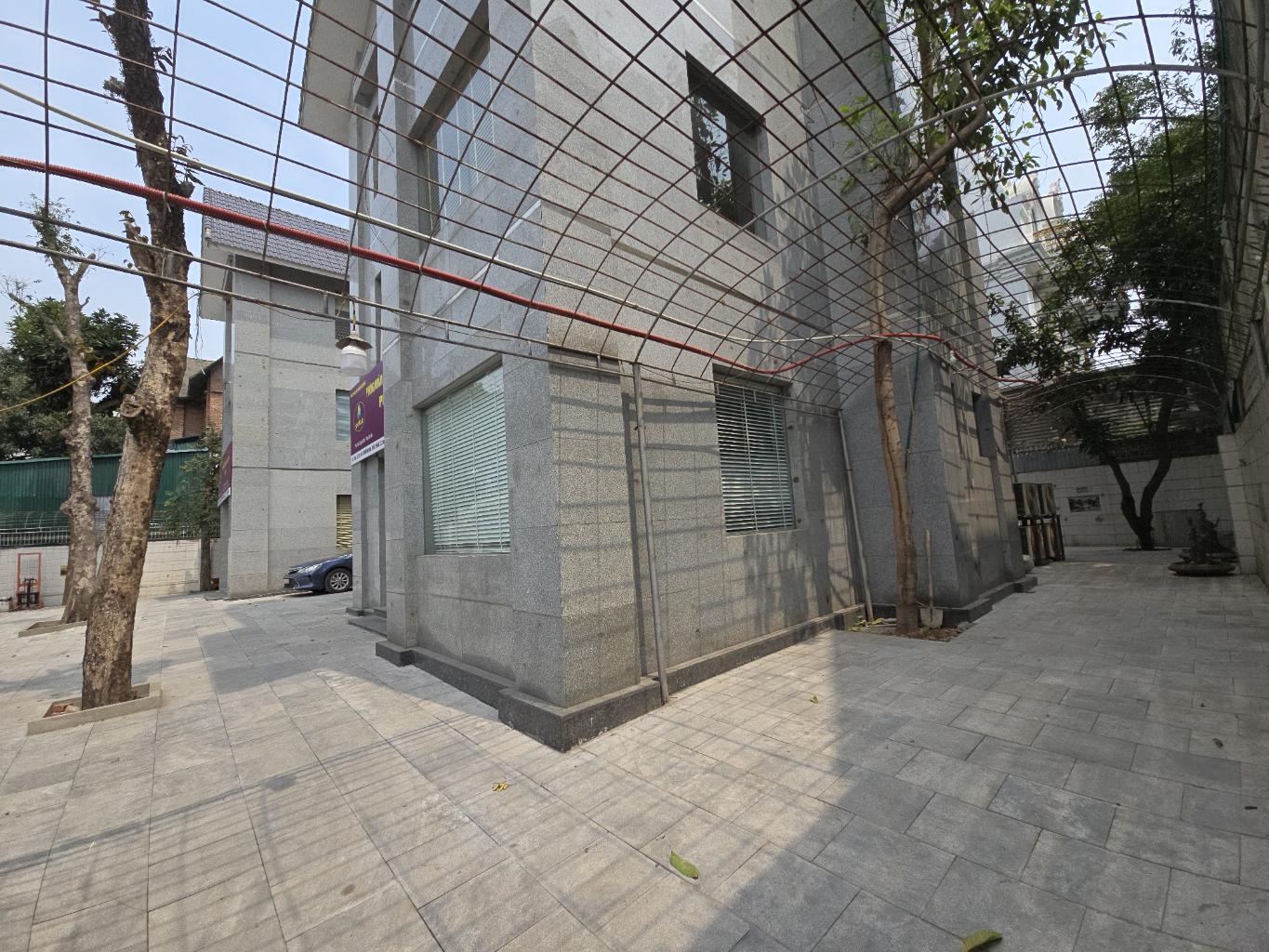 Bán nhà Pháp Vân - diện tích 631m2 4 tầng - Ô tô 45 chỗ đỗ cửa - giá 150 tỷ