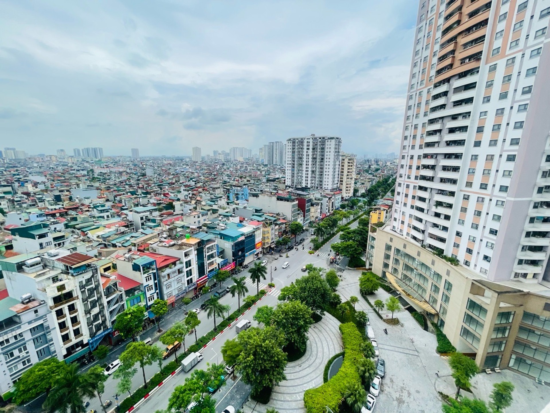 Bán nhà Tân Mai - diện tích 121m2 12 tầng - chung cư đẹp - giá 12,1 tỷ
