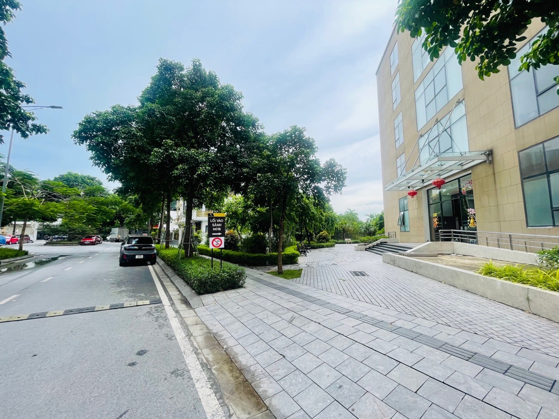 Bán nhà Tân Mai - diện tích 121m2 12 tầng - chung cư đẹp - giá 12,1 tỷ