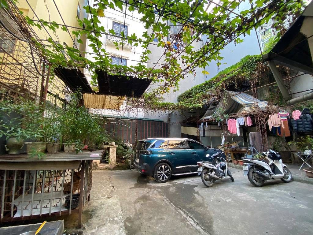 Bán nhà Bùi Xương Trạch - diện tích 369m2 1 tầng - Đất dân FO - giá 73 tỷ