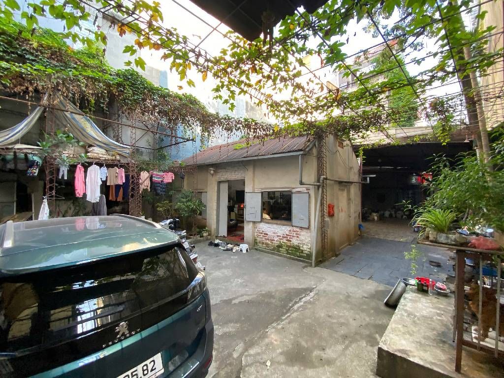 Bán nhà Bùi Xương Trạch - diện tích 369m2 1 tầng - Đất dân FO - giá 73 tỷ