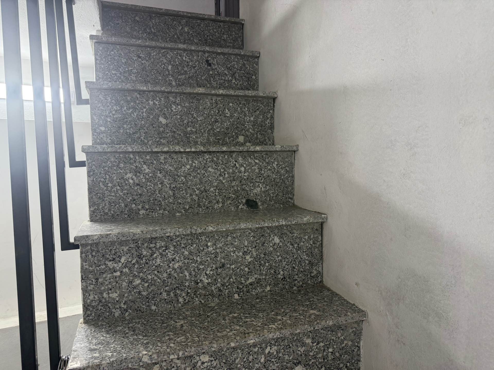 Bán nhà Trần Khát Chân - diện tích 8m2 3 tầng - lô góc - giá 1,65 tỷ