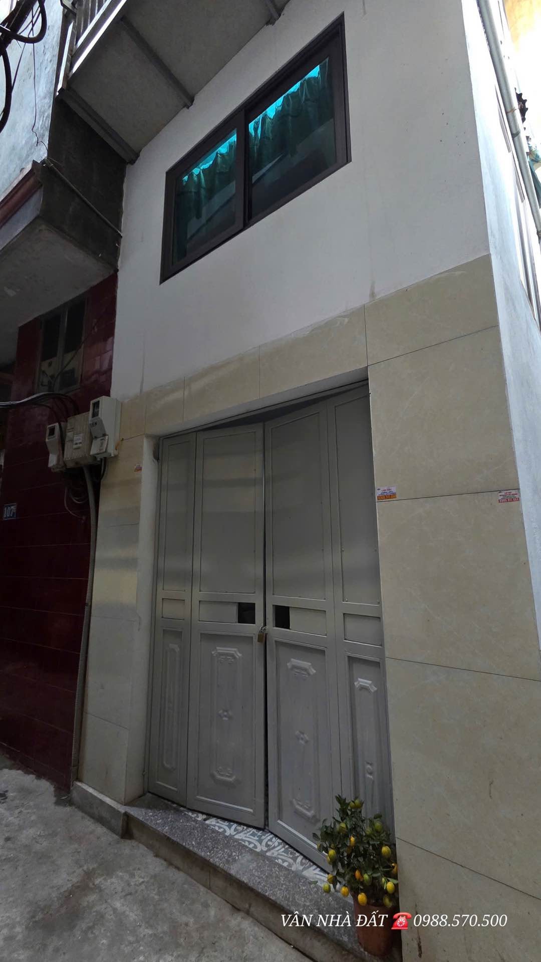 Bán nhà Trần Khát Chân - diện tích 8m2 3 tầng - lô góc - giá 1,65 tỷ