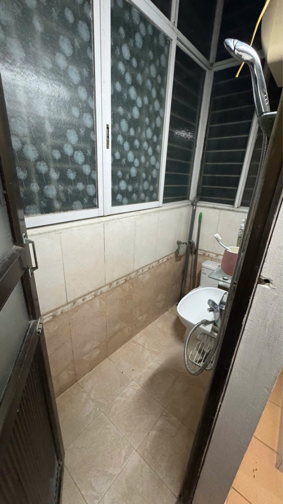 Bán nhà Khương Thượng - diện tích 16m2 5 tầng - nhà xây khung cột bê tông chắc chắn - giá 4,5 tỷ