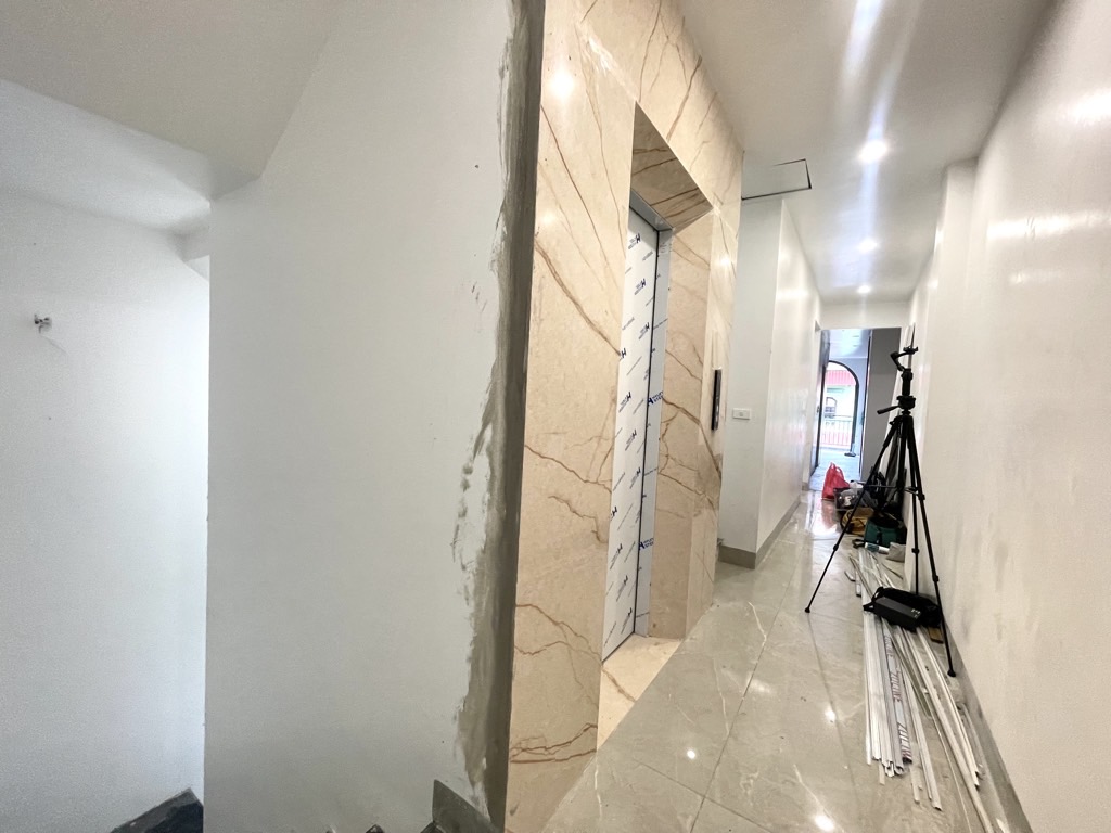 Bán nhà Ngõ Quỳnh - diện tích 91m2 7 tầng - Lô góc 2 mặt thoáng - giá 27,5 tỷ