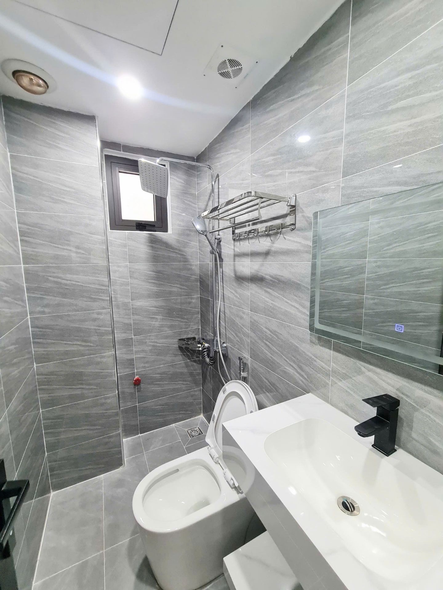Bán nhà Hoàng Mai - diện tích 38m2 6 tầng - Lô góc, thang máy - giá 14,5 tỷ