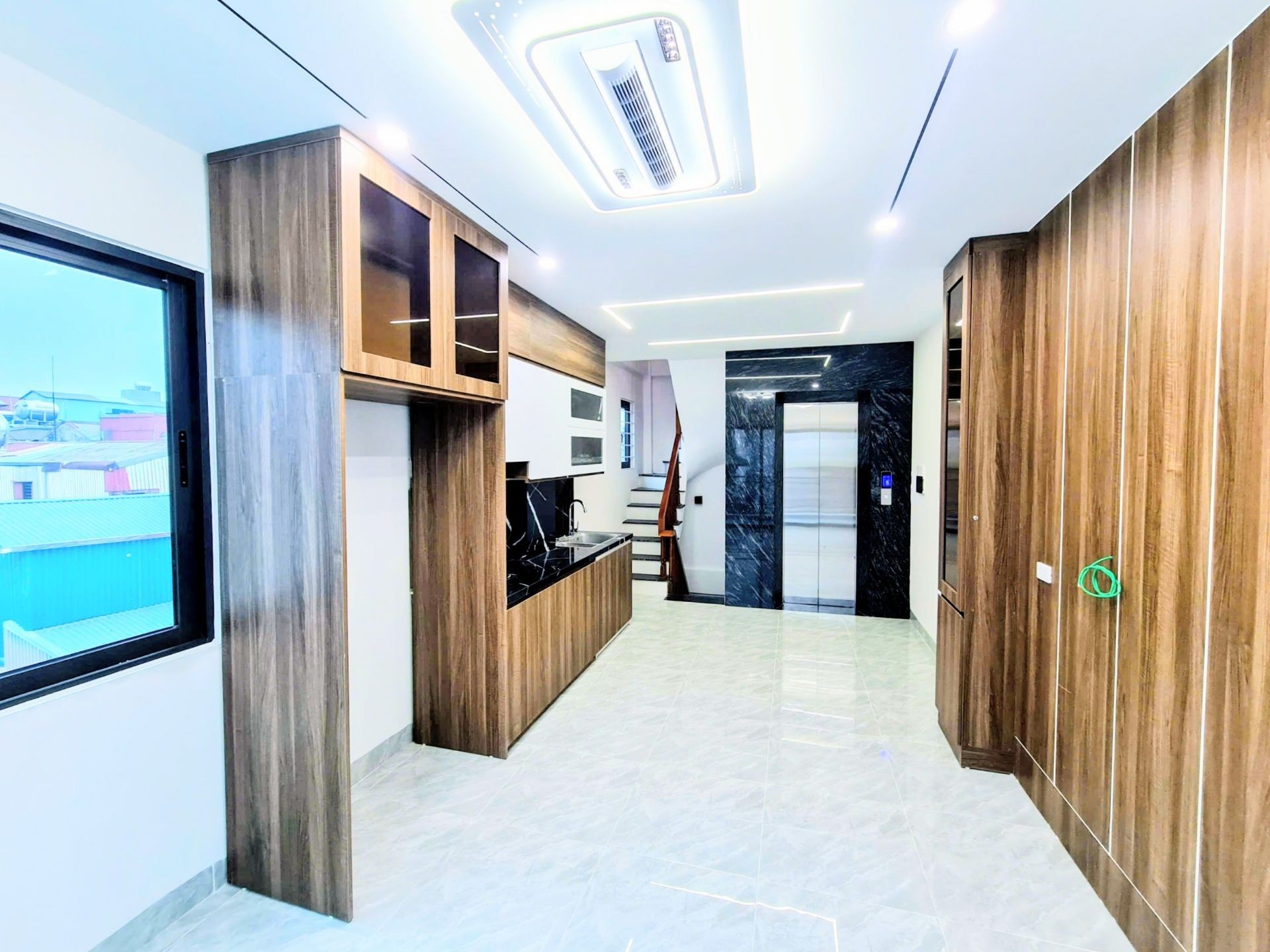 Bán nhà Hoàng Mai - diện tích 38m2 6 tầng - Lô góc, thang máy - giá 14,5 tỷ