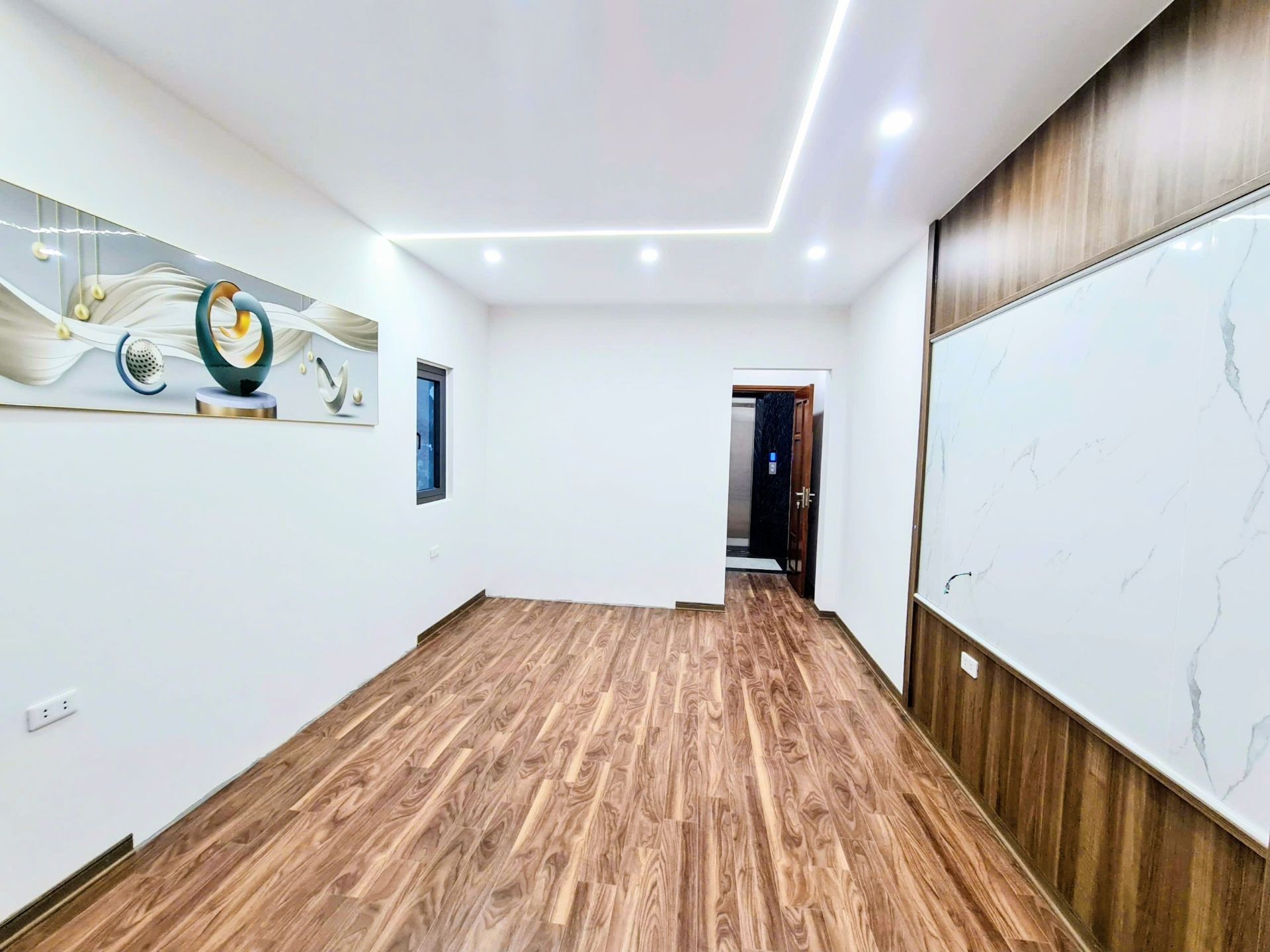 Bán nhà Hoàng Mai - diện tích 38m2 6 tầng - Lô góc, thang máy - giá 14,5 tỷ