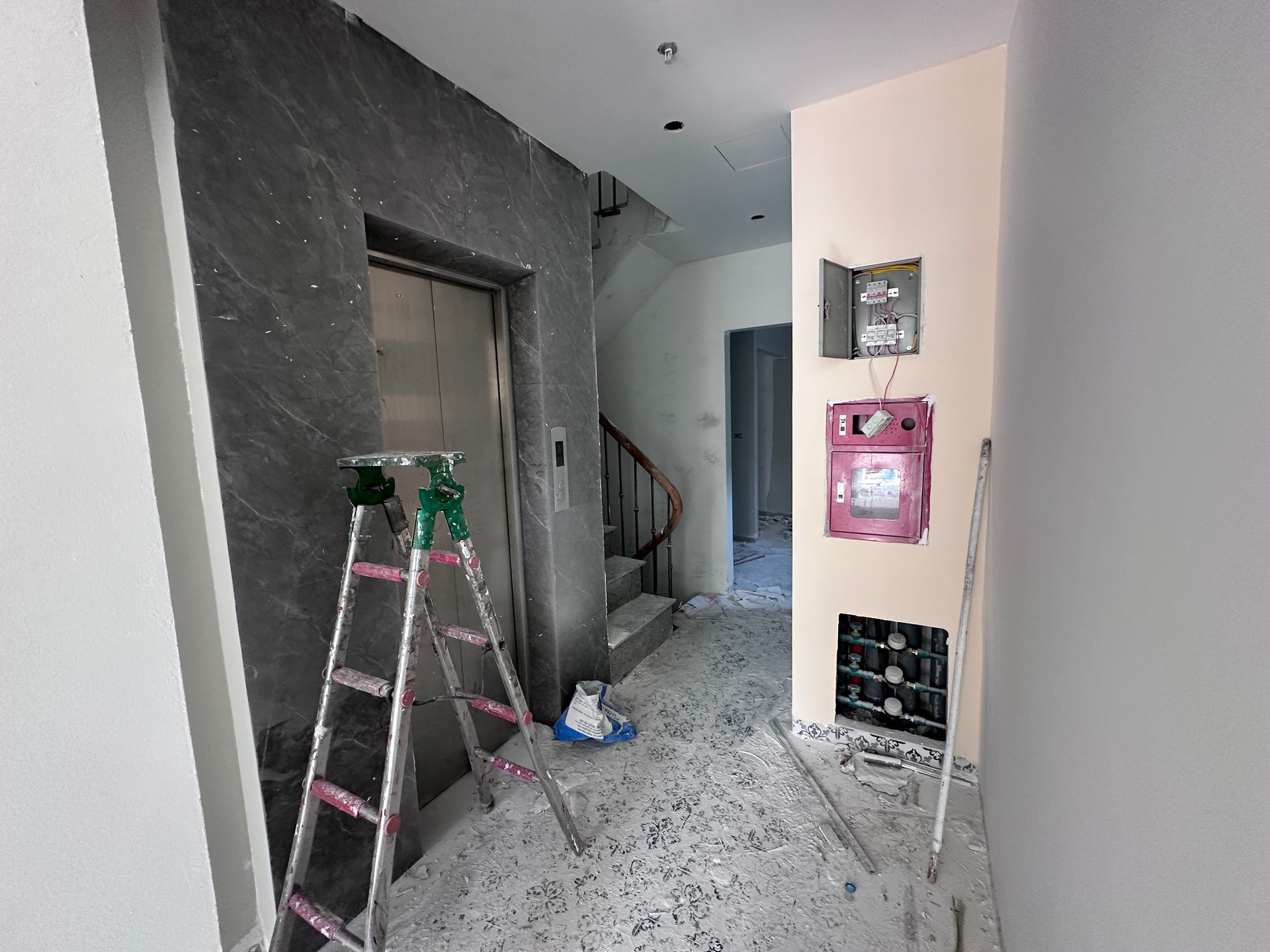 Bán nhà Trương Định - diện tích 85m2 6 tầng - Lô góc 2 mặt thoáng - giá 26,8 tỷ