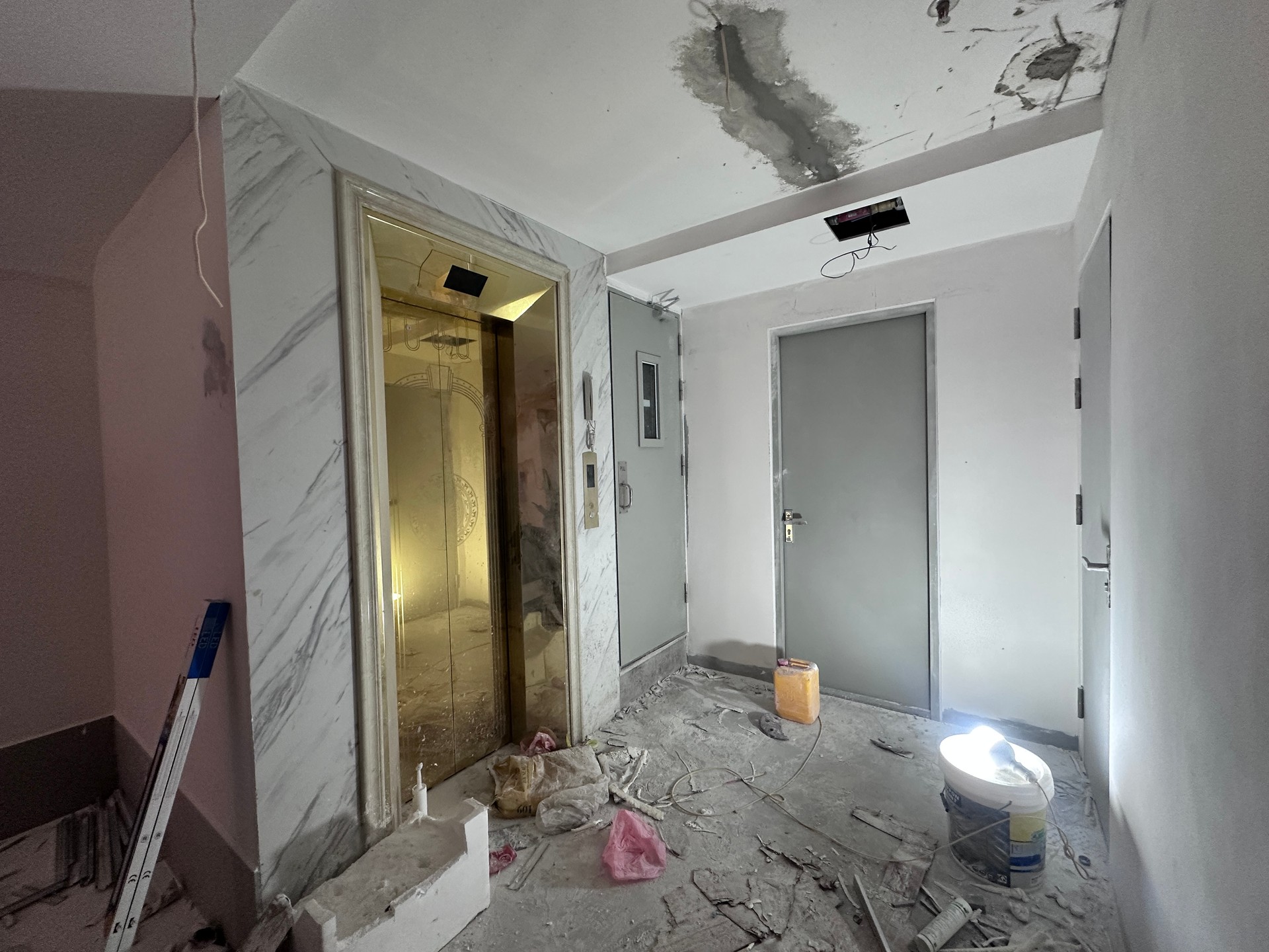 Bán nhà Trương Định - diện tích 85m2 6 tầng - Lô góc 2 mặt thoáng - giá 26,8 tỷ