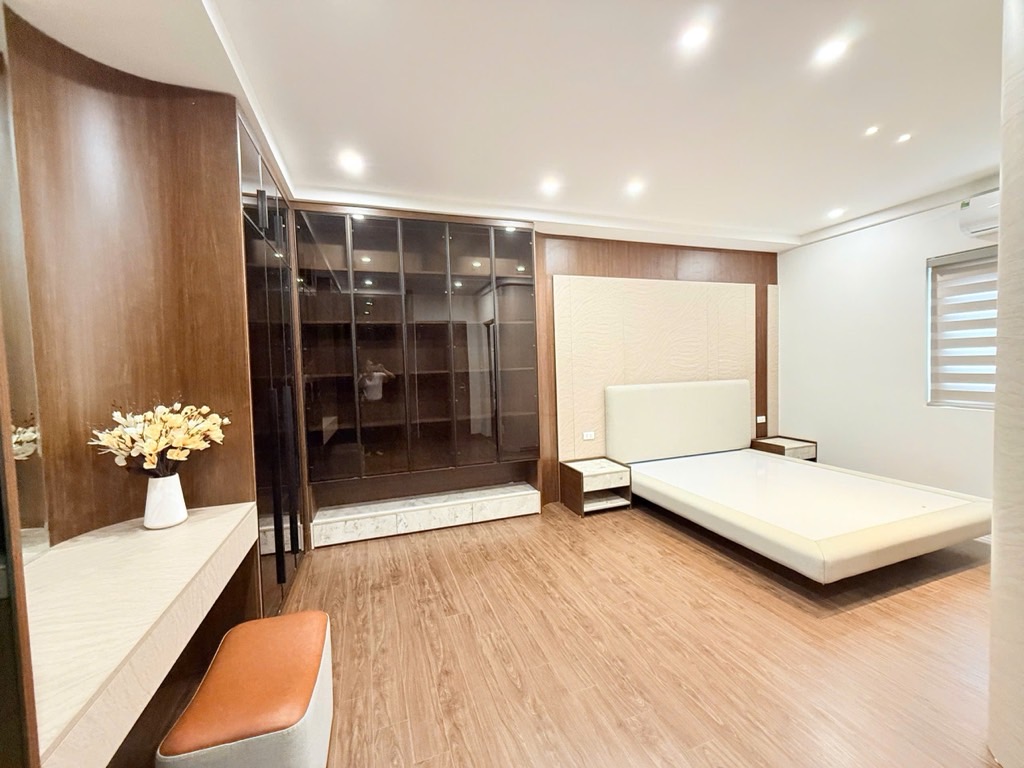 Bán nhà Giải Phóng - diện tích 73m2 4 tầng - Lô góc - giá 19,9 tỷ