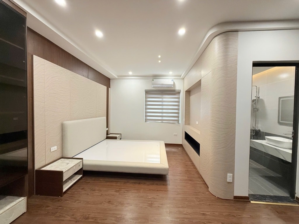 Bán nhà Giải Phóng - diện tích 73m2 4 tầng - Lô góc - giá 19,9 tỷ