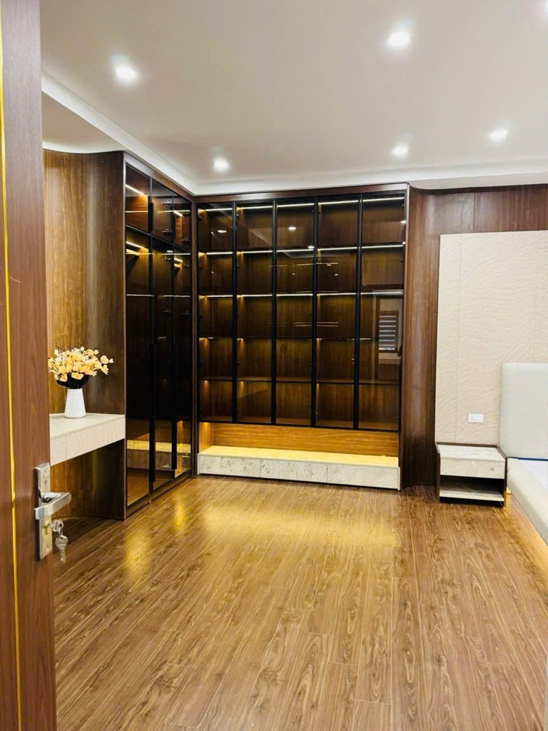Bán nhà Giải Phóng - diện tích 73m2 4 tầng - Lô góc - giá 19,9 tỷ