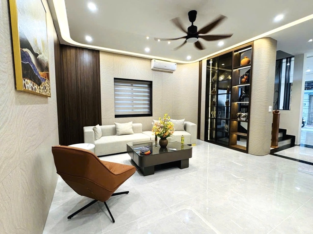 Bán nhà Giải Phóng - diện tích 73m2 4 tầng - Lô góc - giá 19,9 tỷ