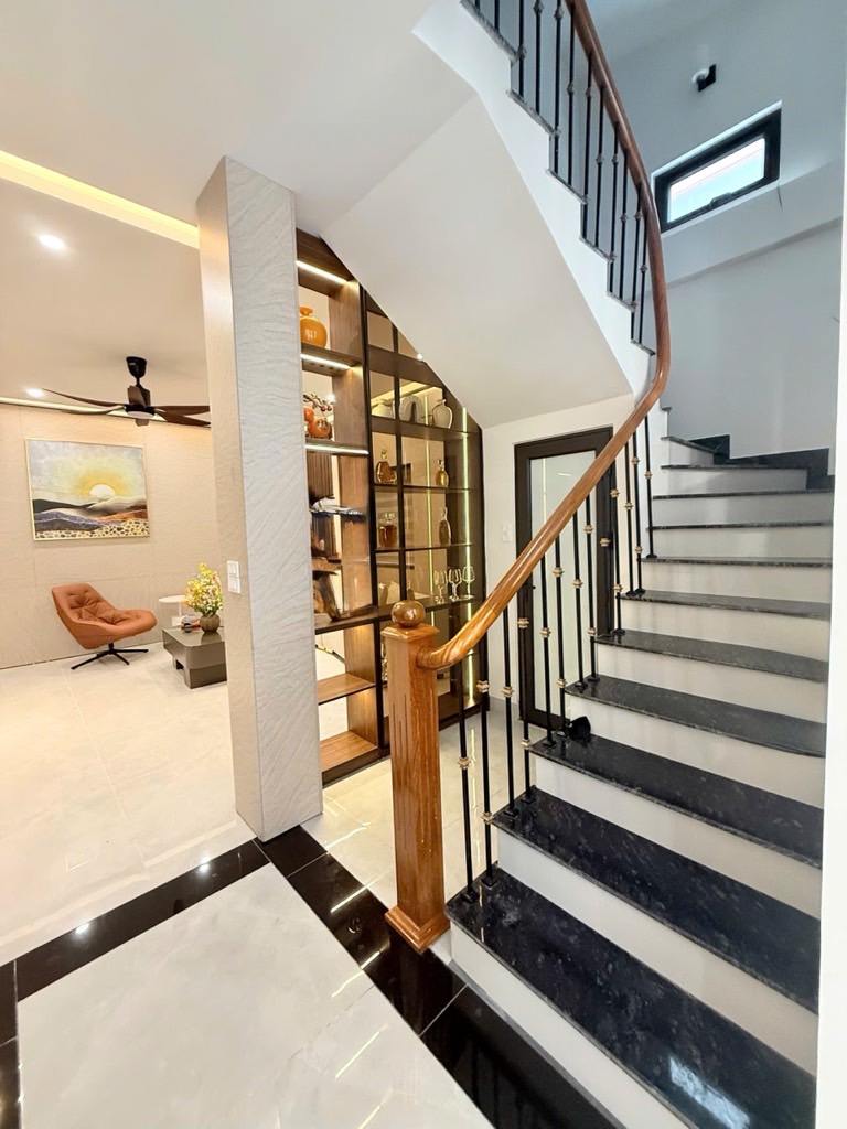 Bán nhà Giải Phóng - diện tích 73m2 4 tầng - Lô góc - giá 19,9 tỷ