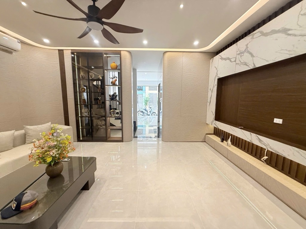Bán nhà Giải Phóng - diện tích 73m2 4 tầng - Lô góc - giá 19,9 tỷ