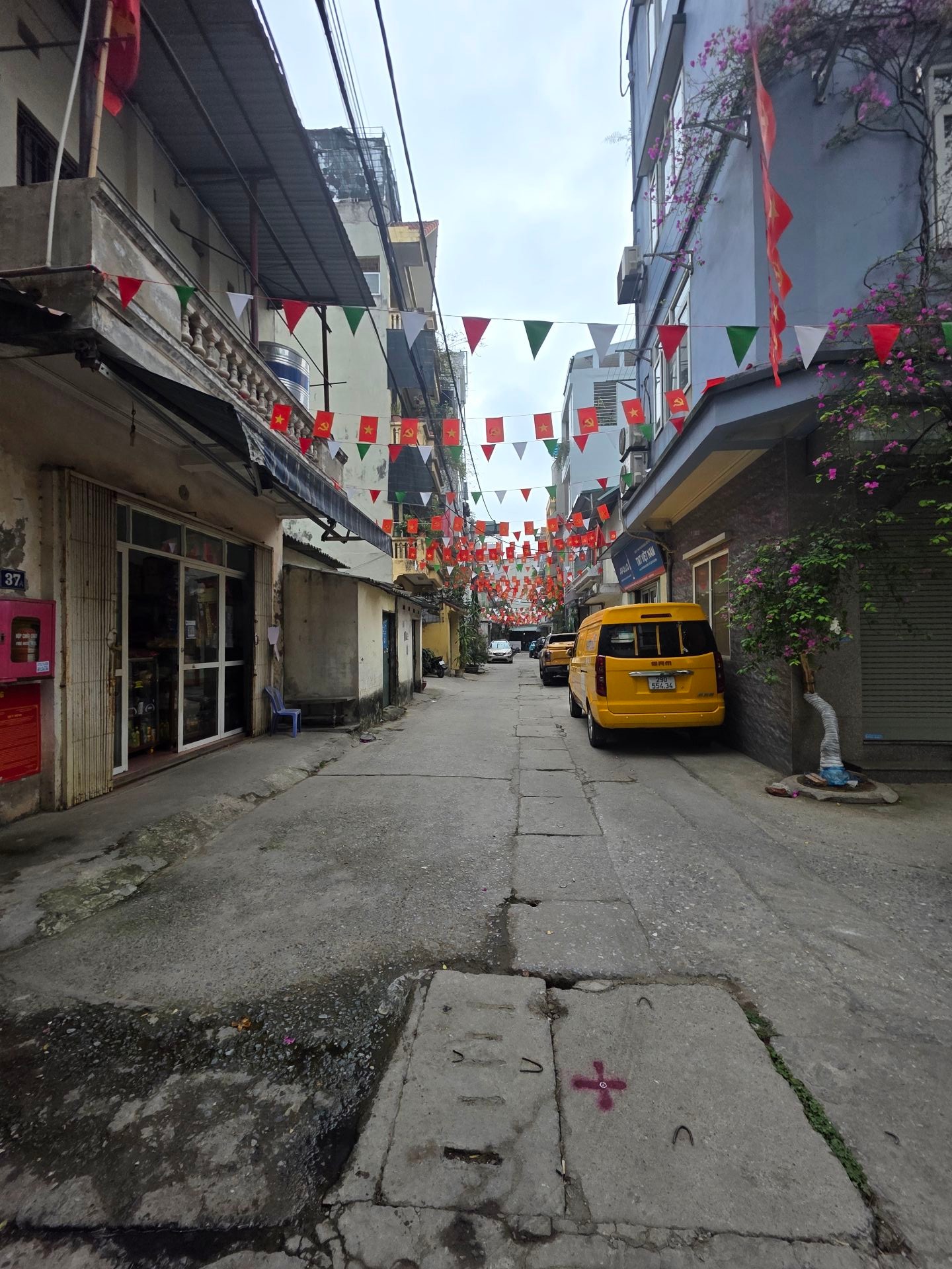 Bán nhà Giải Phóng - diện tích 61m2 6 tầng - ngõ ô tô kinh doanh nhỏ - giá 18,2 tỷ