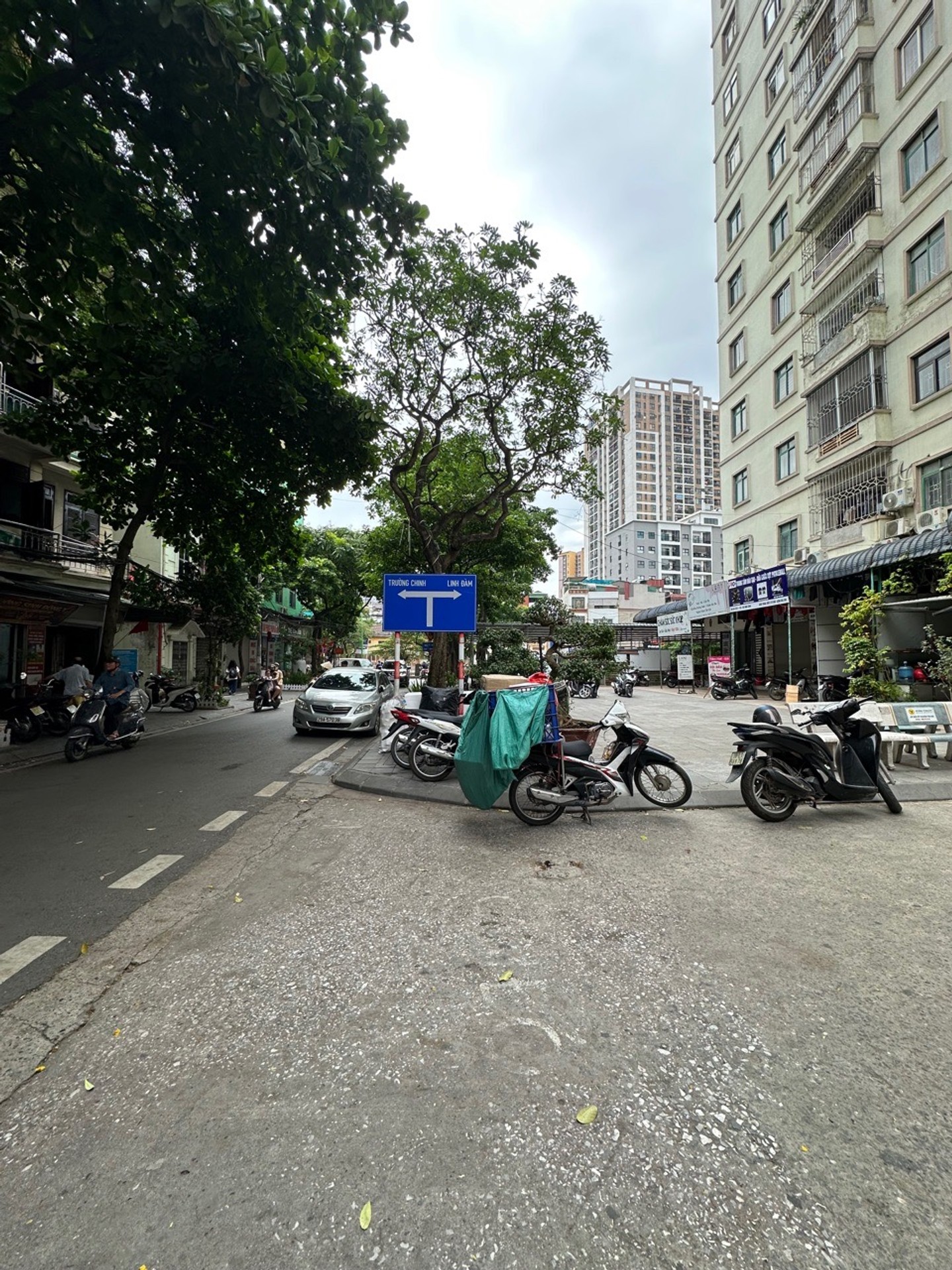 Bán nhà Trịnh Đình Cửu - diện tích 69m2 10 tầng - Căn hộ chung cư mặt đường - giá 5,3 tỷ